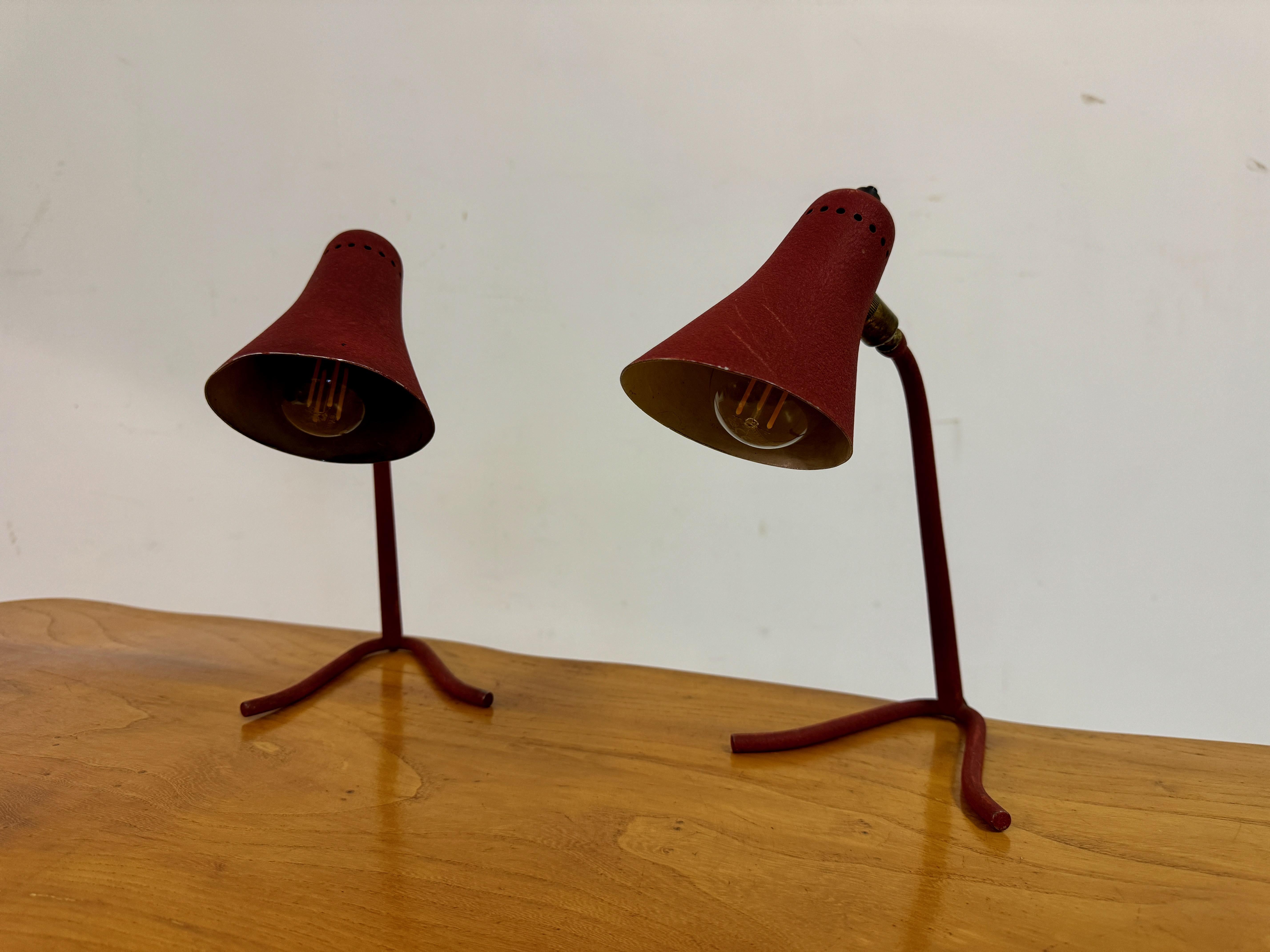 Mid-Century Modern Paire de lampes de table italiennes rouges du milieu du siècle dernier en vente