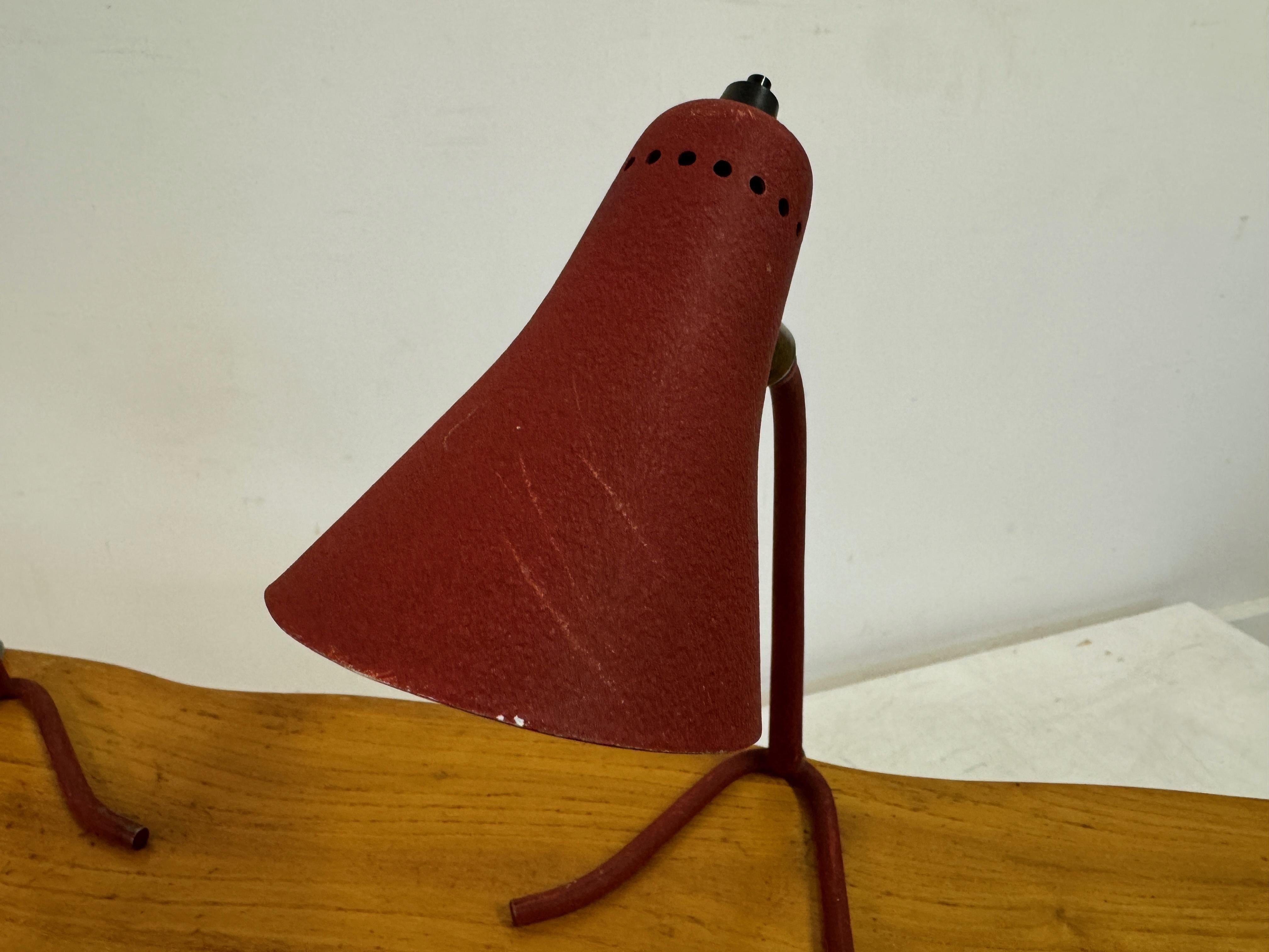 Paire de lampes de table italiennes rouges du milieu du siècle dernier Bon état - En vente à London, London