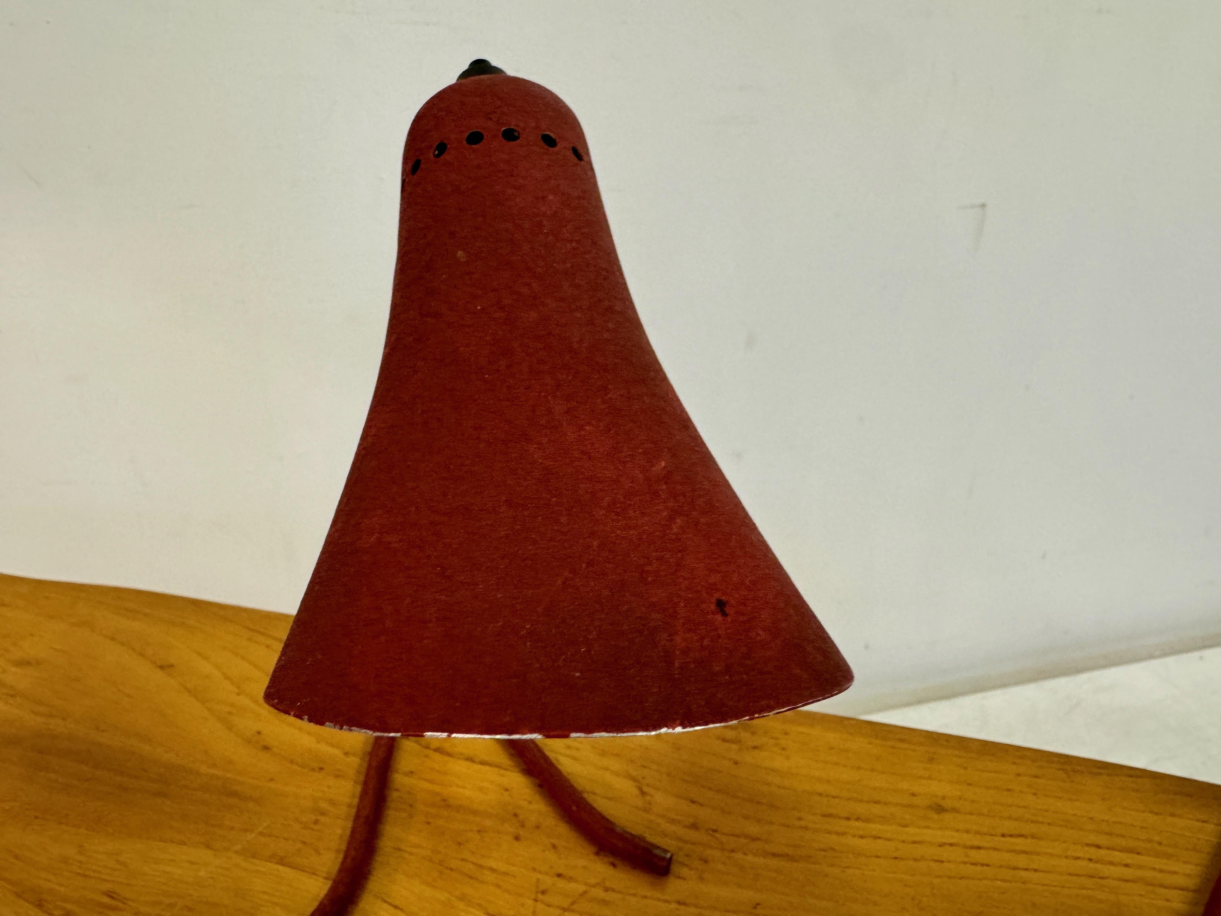 20ième siècle Paire de lampes de table italiennes rouges du milieu du siècle dernier en vente