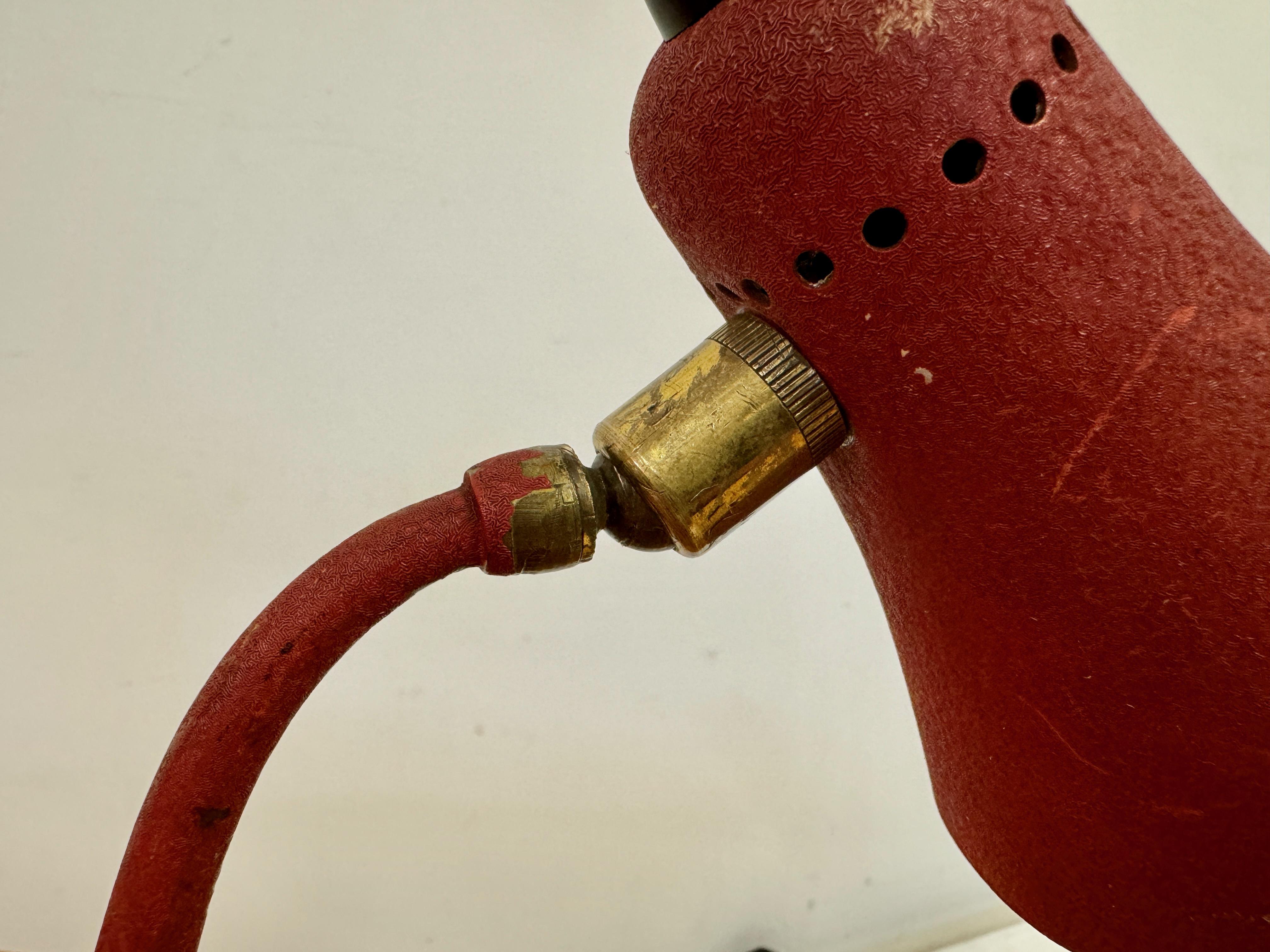 Paire de lampes de table italiennes rouges du milieu du siècle dernier en vente 3