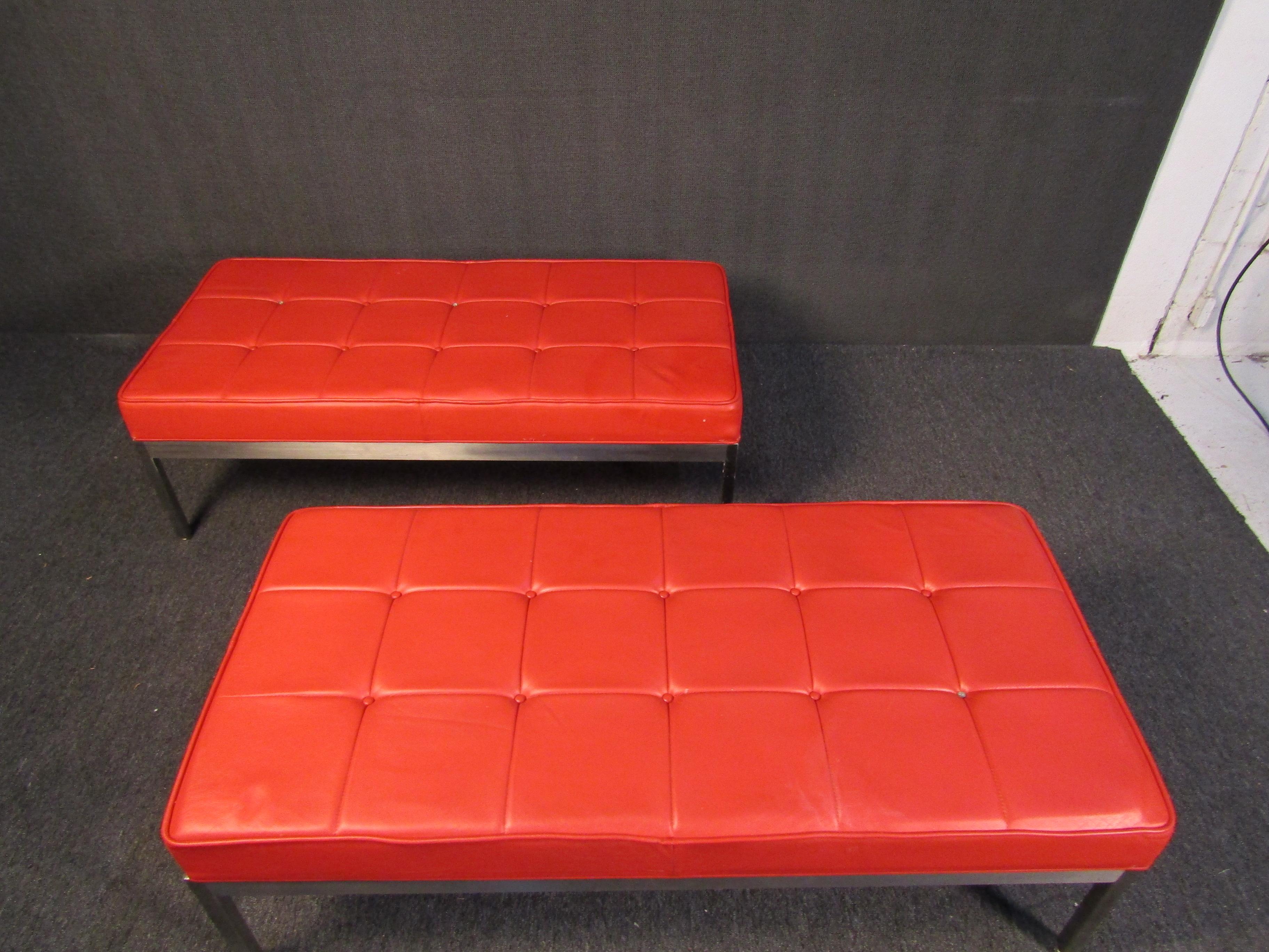 Pair of Red Mid-Century Modern Ottomans In Good Condition For Sale In Brooklyn, NY