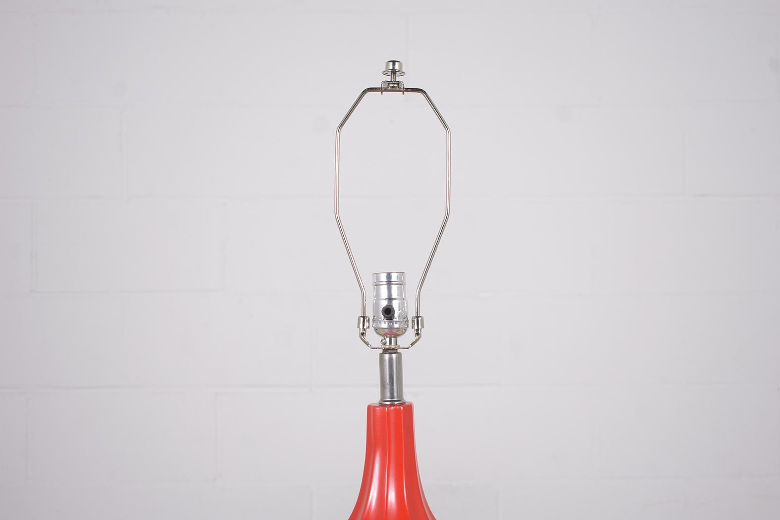 Milieu du XXe siècle Lampes de table sphériques en céramique des années 1960 restaurées avec abat-jour en lin en vente