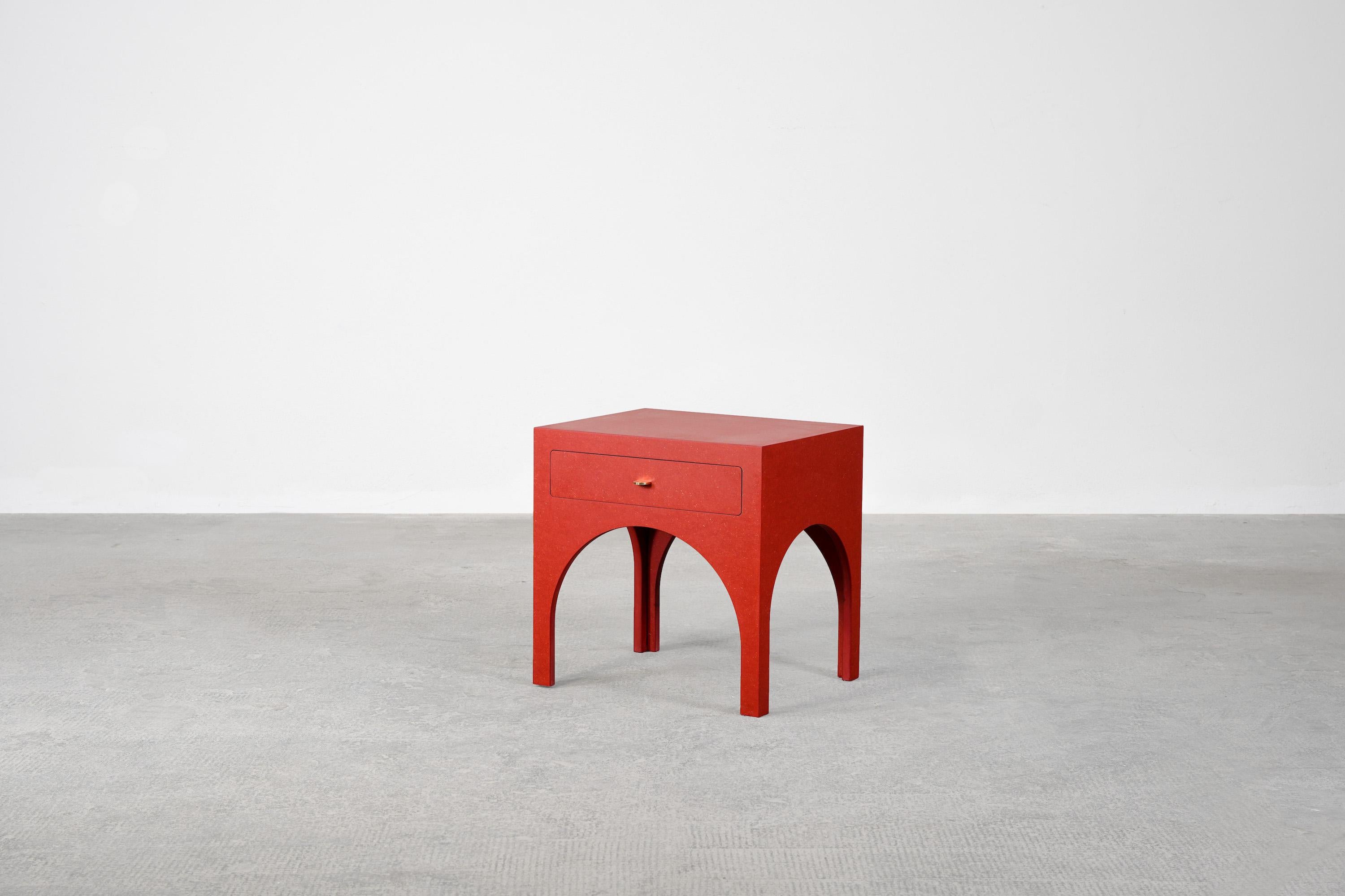 Paar rote minimalistische Nachttische und Beistelltische von Atelier Bachmann, 2019 (Deutsch) im Angebot