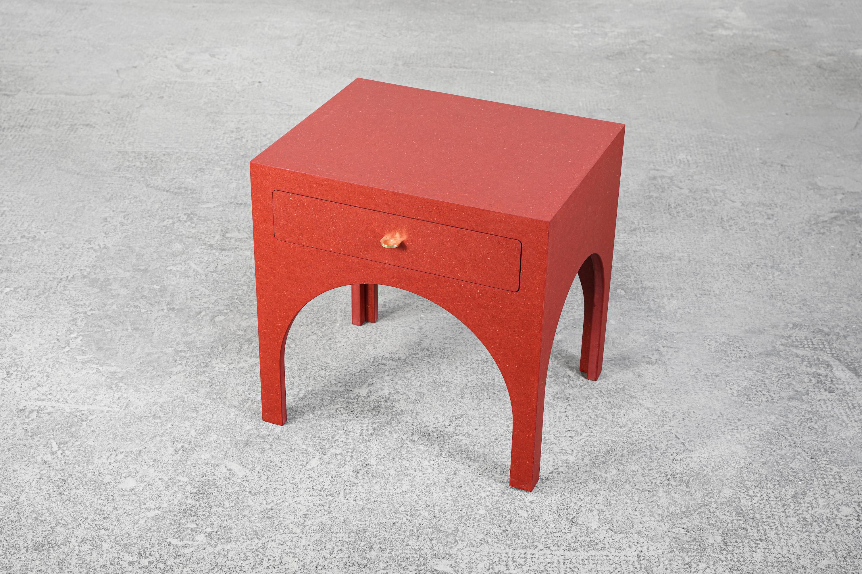 Paar rote minimalistische Nachttische und Beistelltische von Atelier Bachmann, 2019 im Angebot 2
