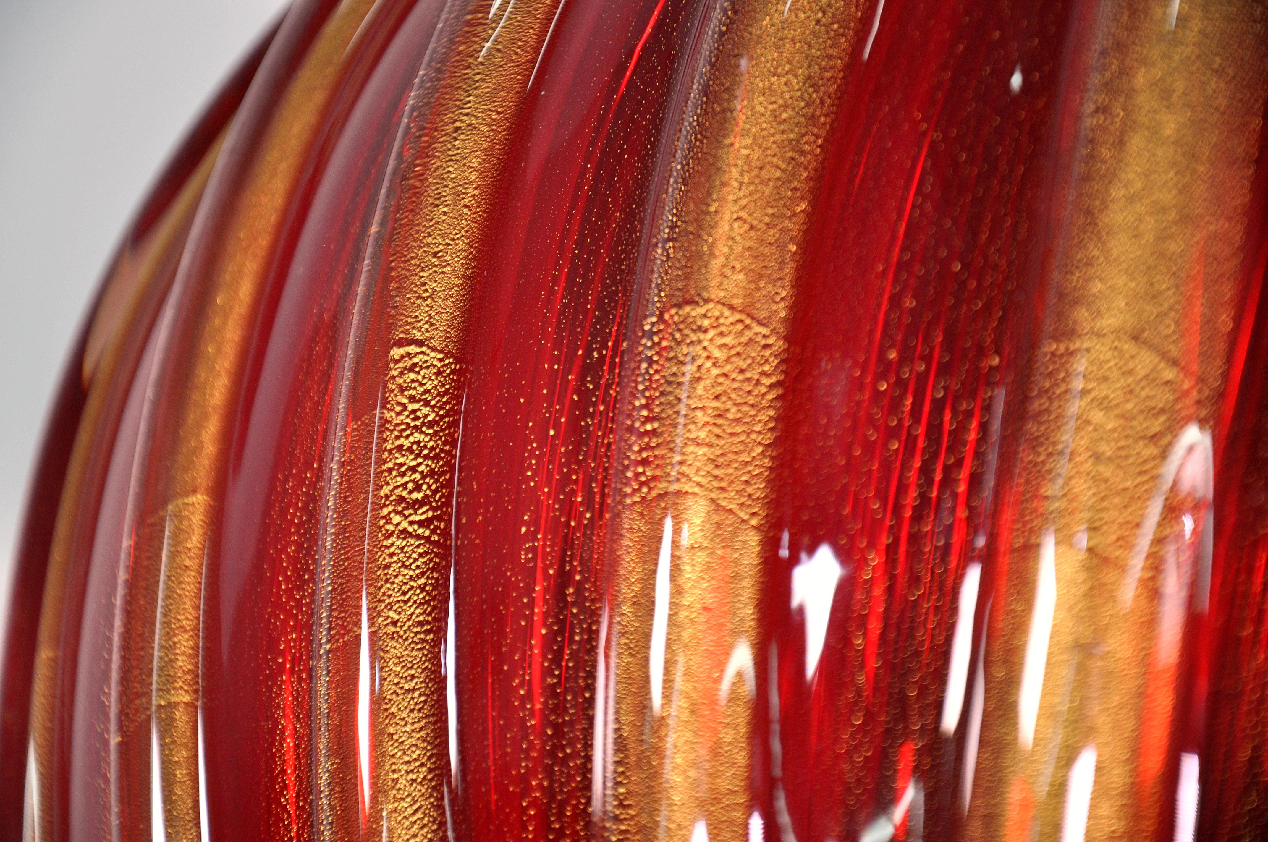 Signed Pair of Red and Gold Murano Glass Vases by Pino Signoretto For Sale 4