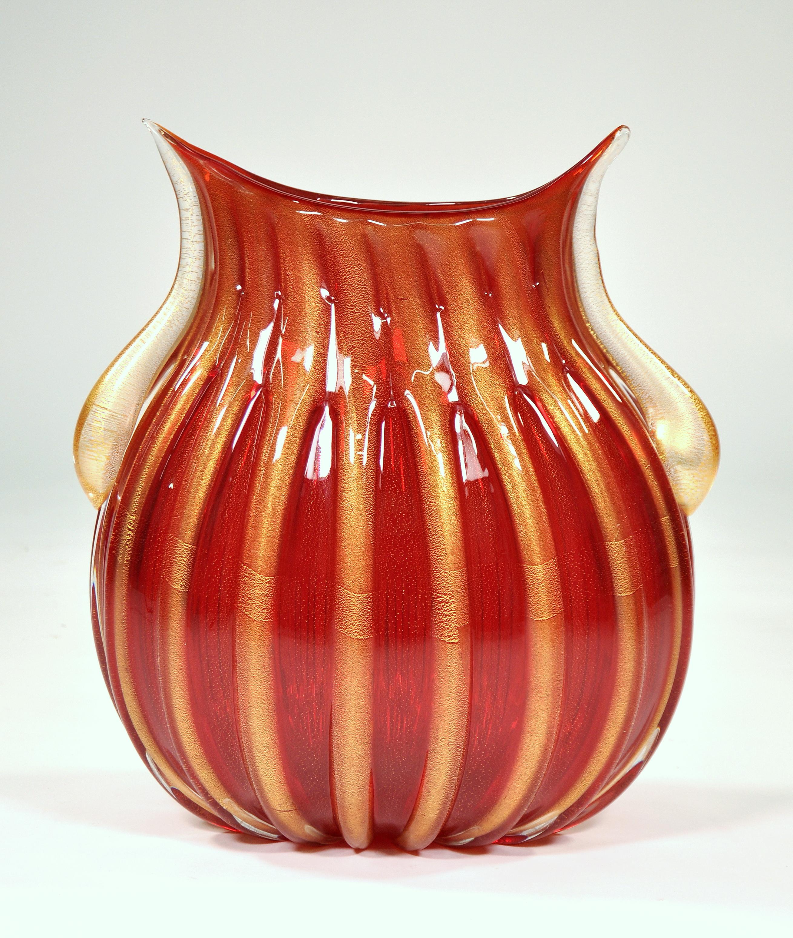 Signed Pair of Red and Gold Murano Glass Vases by Pino Signoretto In Good Condition For Sale In Miami, FL