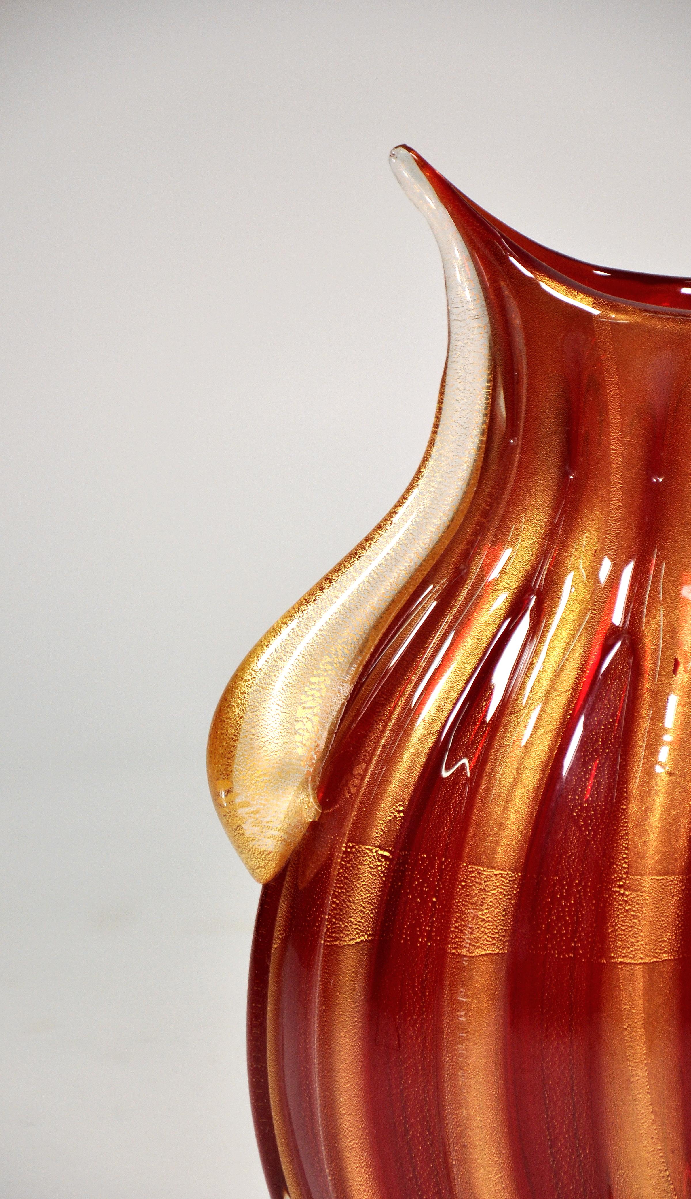 Signed Pair of Red and Gold Murano Glass Vases by Pino Signoretto For Sale 1