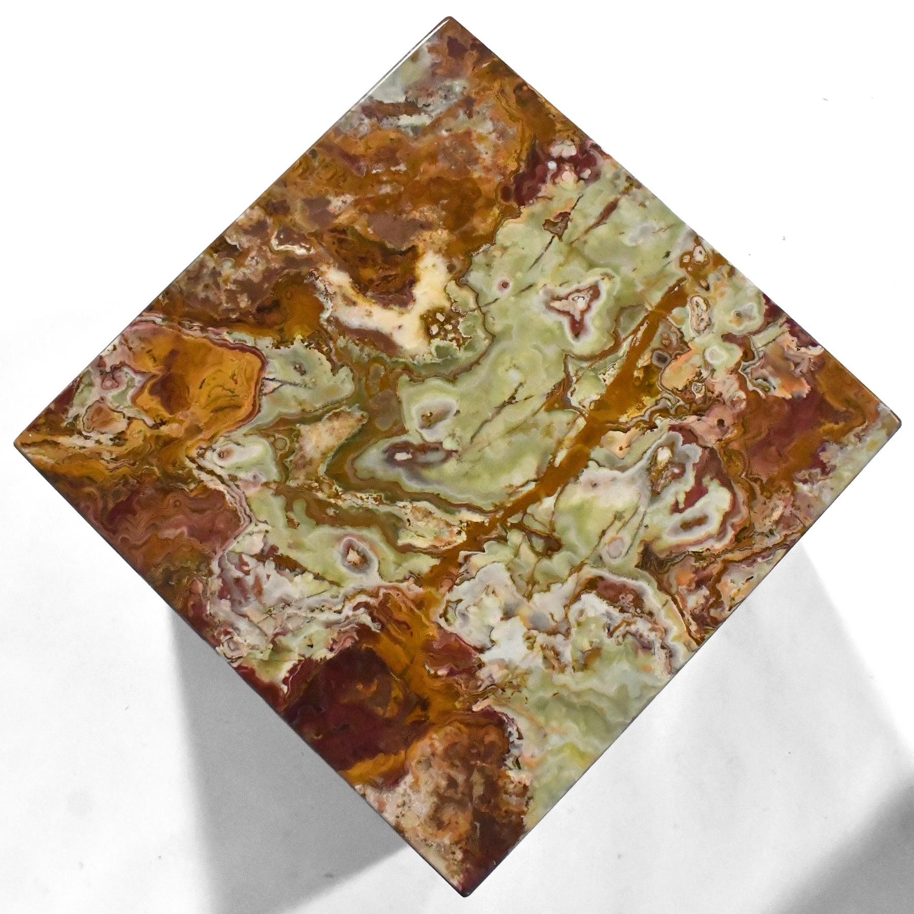 Pareja de Mesas Cubo Ónice Rojo by Pace Collection en venta 1