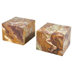 Pareja de Mesas Cubo Ónice Rojo by Pace Collection