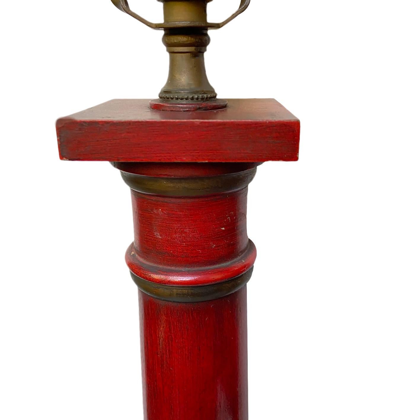 Paar rot bemalte Lampen (Französisch) im Angebot