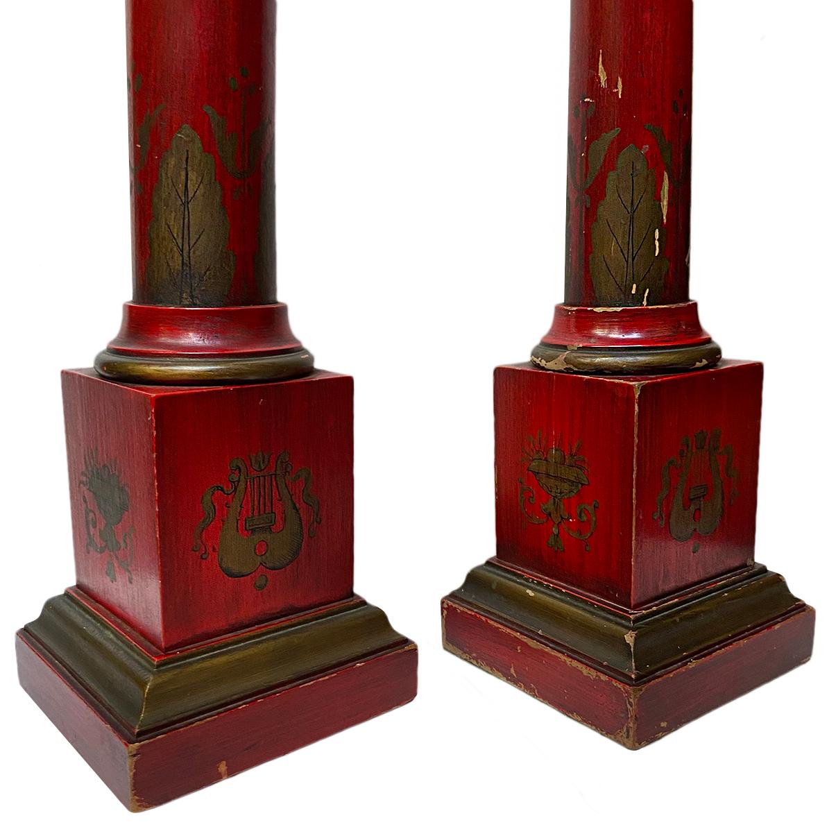 Paar rot bemalte Lampen (Mitte des 20. Jahrhunderts) im Angebot