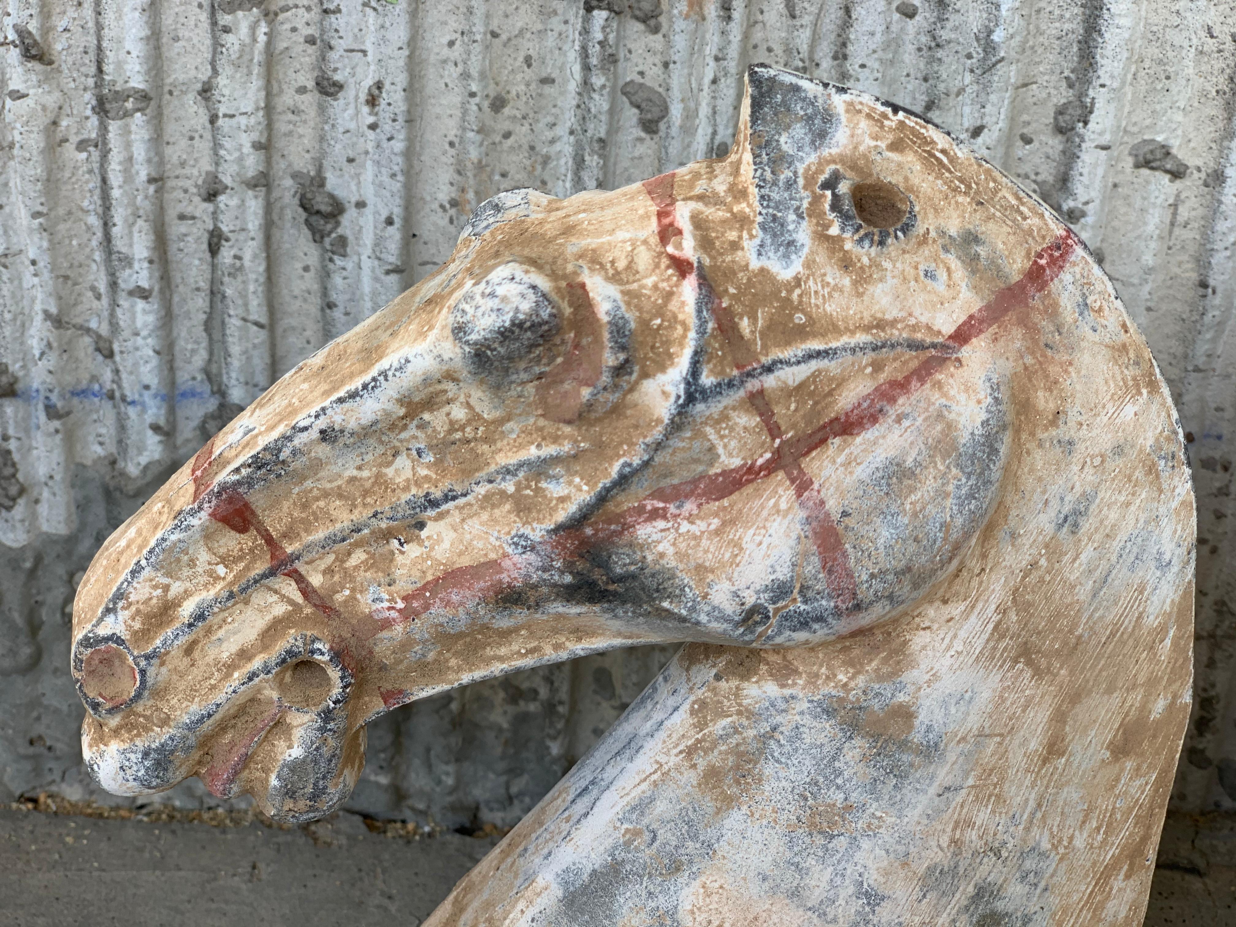 Paire de têtes de cheval en poterie grise de la dynastie Han '206BC-220AD'. en vente 1
