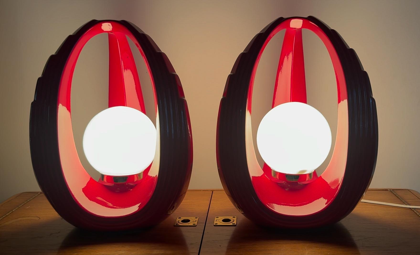 Canadian Pair of Red Space Age Sculptural Ceramic Table Lamps, Canada 1980s Post Modern For Sale