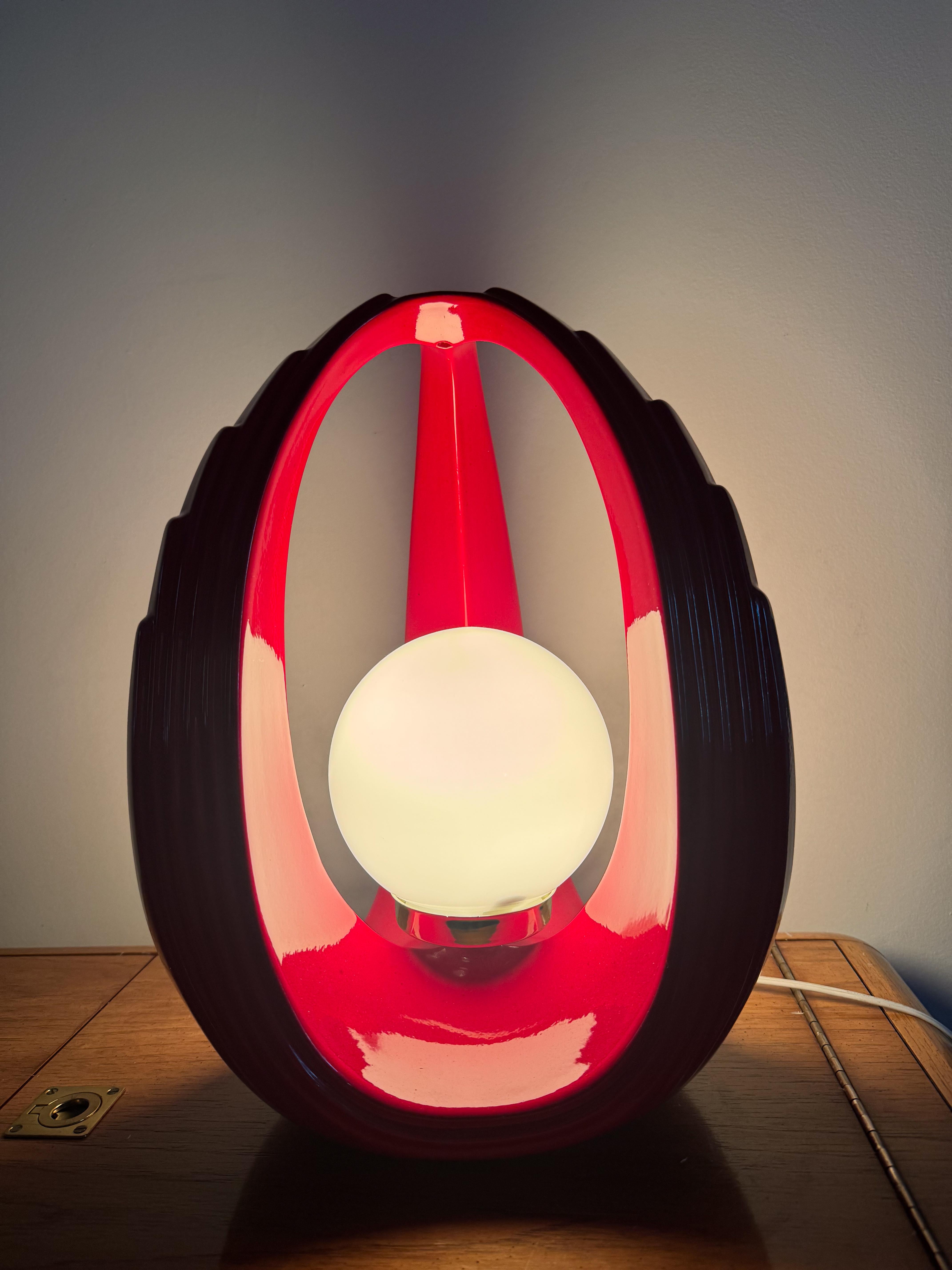 Pair of Red Space Age Sculptural Ceramic Table Lamps, Canada 1980s Post Modern In Good Condition For Sale In Toronto, CA