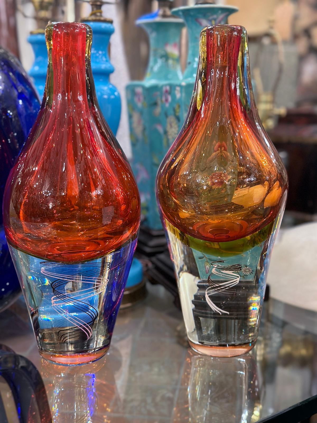 Svedese Coppia di vasi in vetro svedese rosso in vendita