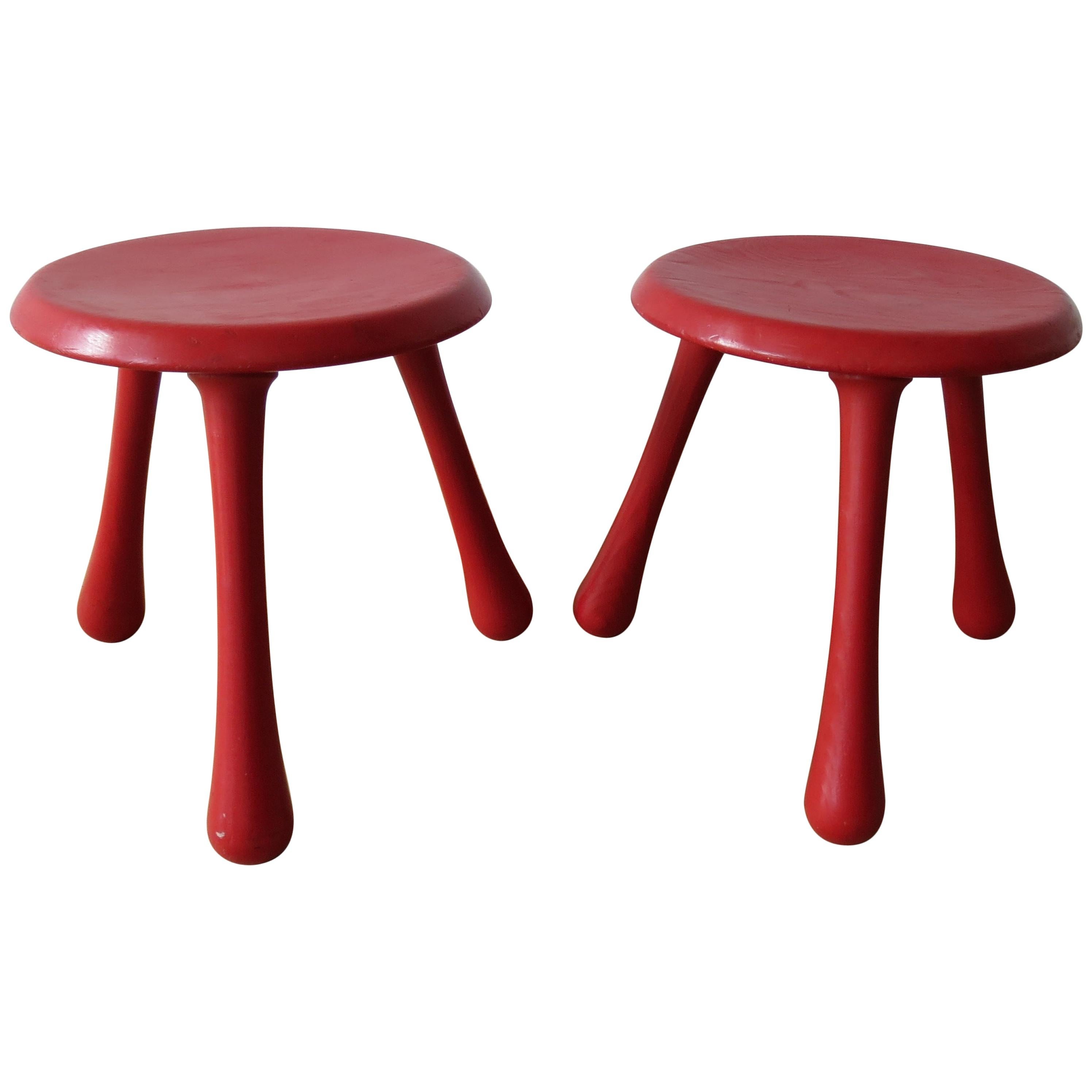 Pair of red stools, designed by Ingvar Kamprad and produced by Habitat. Designed in 2004, this pair of stools are in good vintage condition with some signs of wear to the finish. 

Each leg is removable by unscrewing from the top. 




 