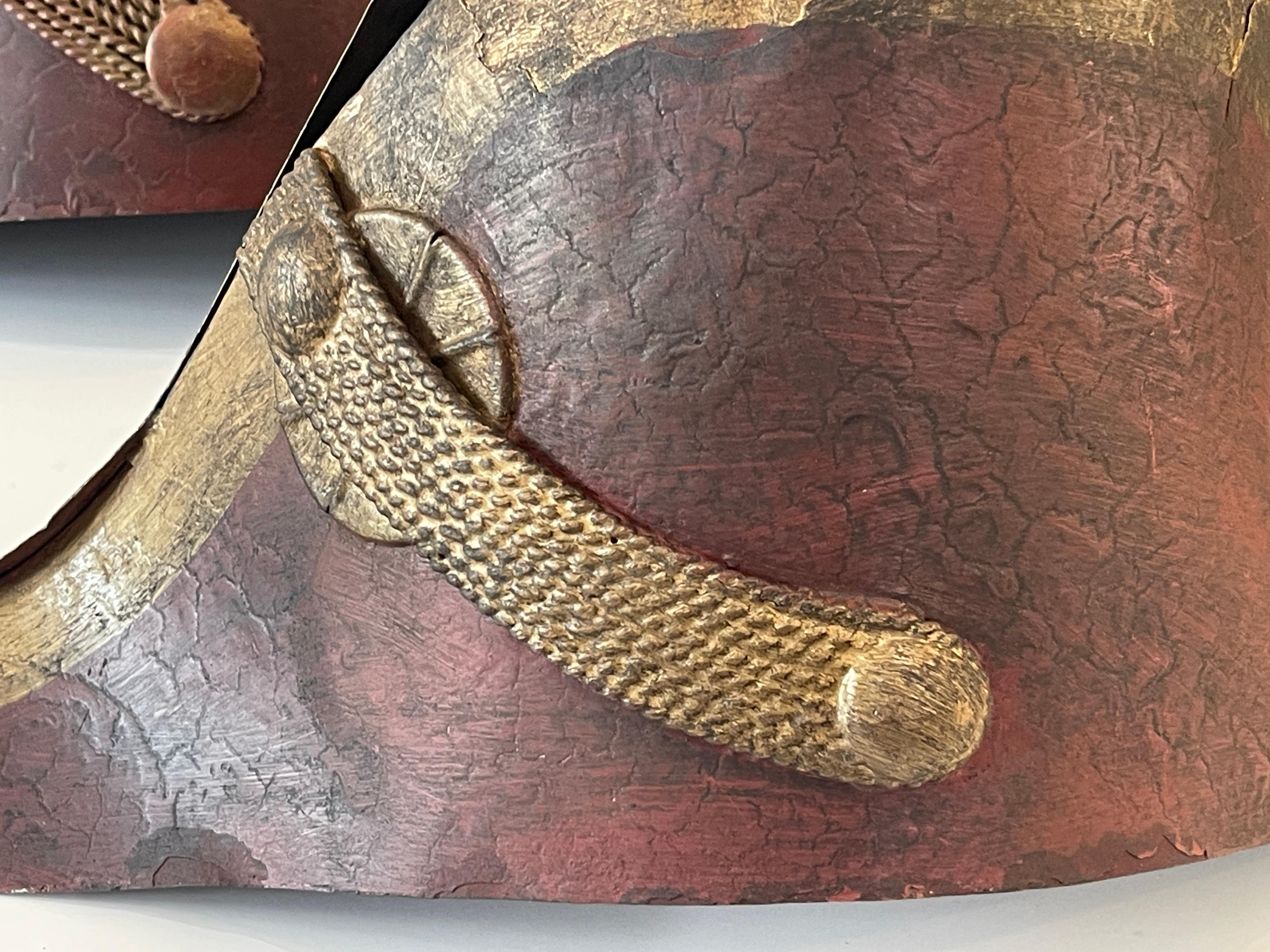 Coppia di applique con cappelli napoleonici in tole rosse in vendita 5