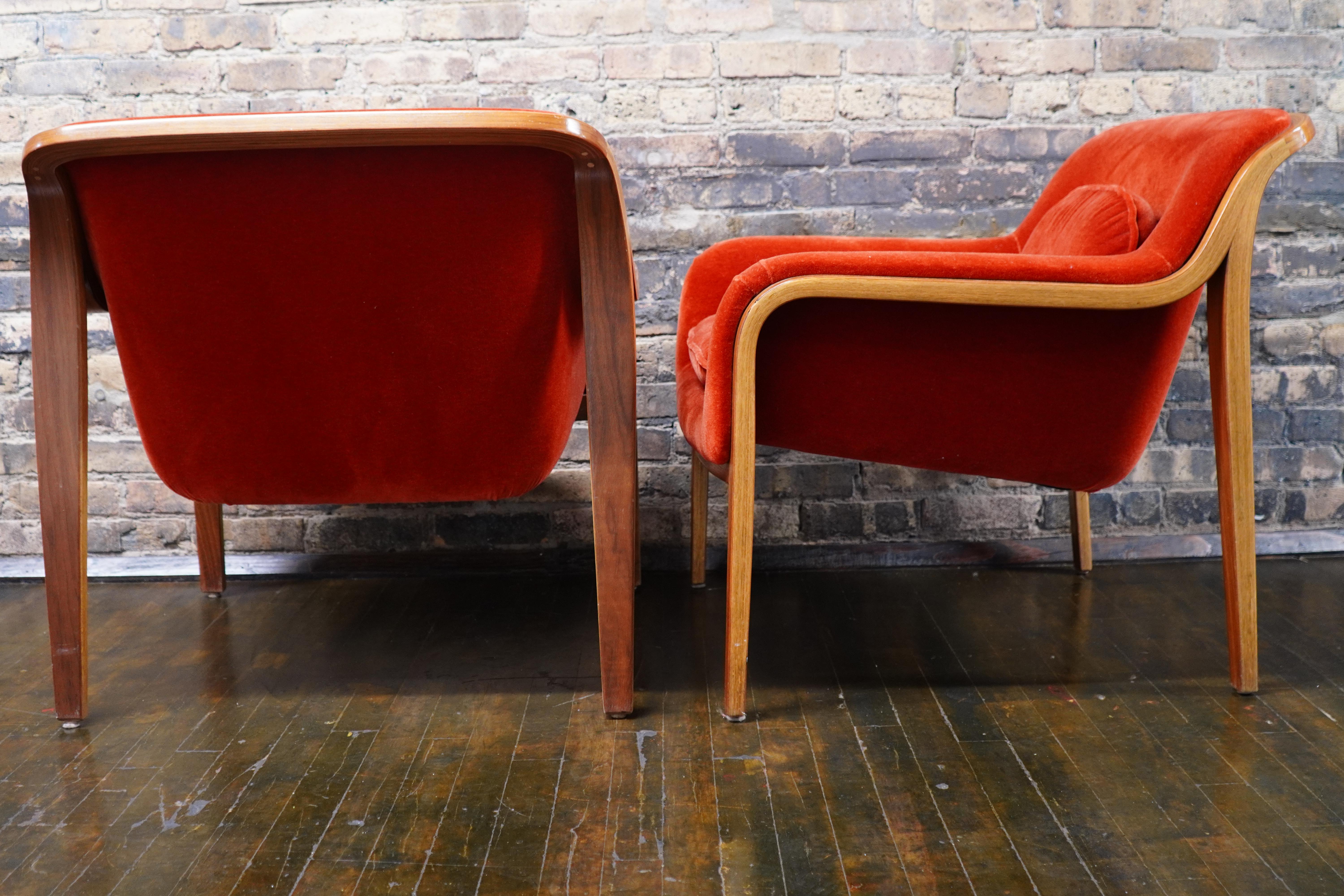 Mid-Century Modern Pair of Red Velvet 1315 Lounge Chairs Attributed to Bill Stephens for Knoll For Sale