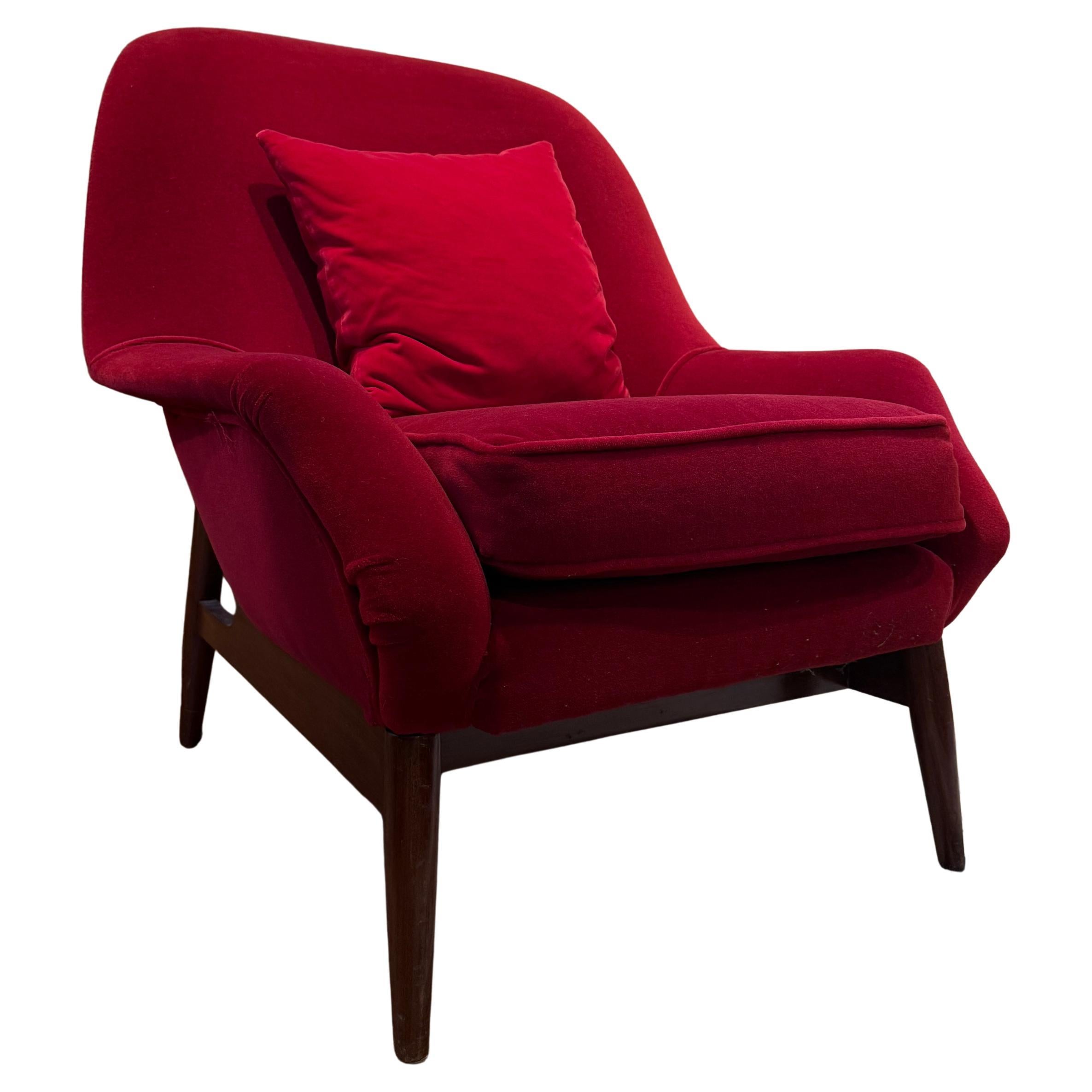 Pair of Red Velvet Upholstered Armchairs by ISA Bergamo, Italy, with Cushions im Angebot