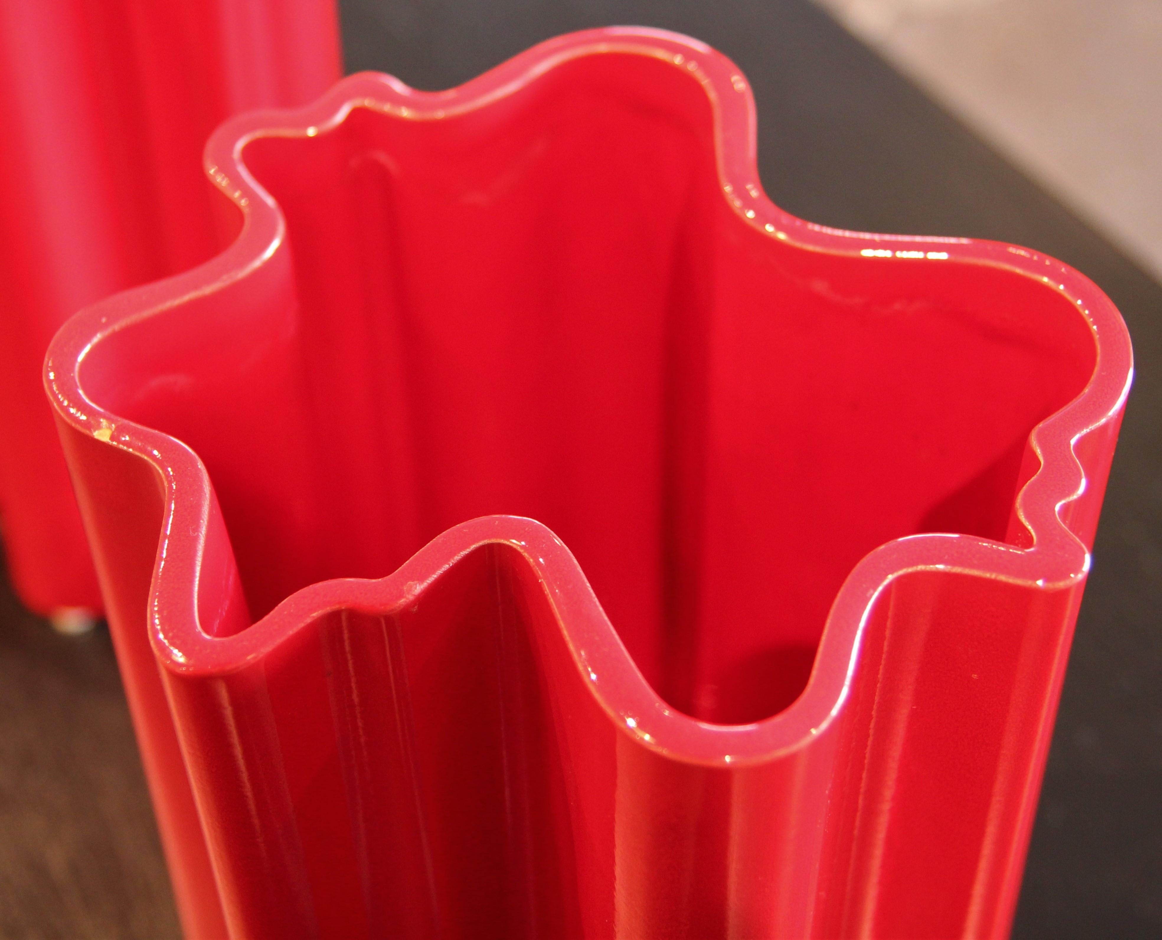 Pair of Red Wavy Ceramic Vases by Angelo Mangiarotti for Fratelli Brambilla In Good Condition In Houston, TX