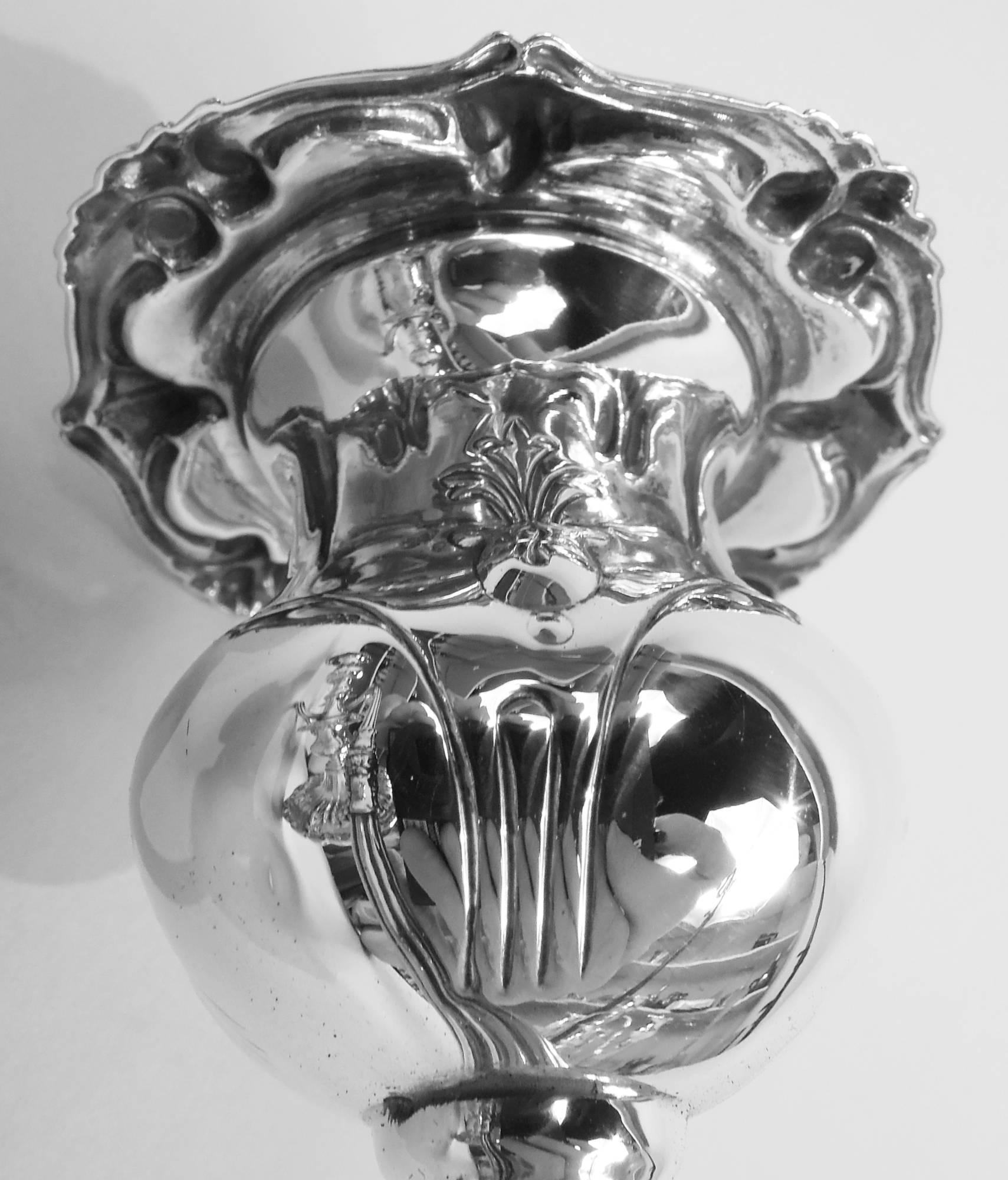 Ein Paar Reed & Barton Francis I Sterling Silver Low 3-Light Candelabra (amerikanisch) im Angebot