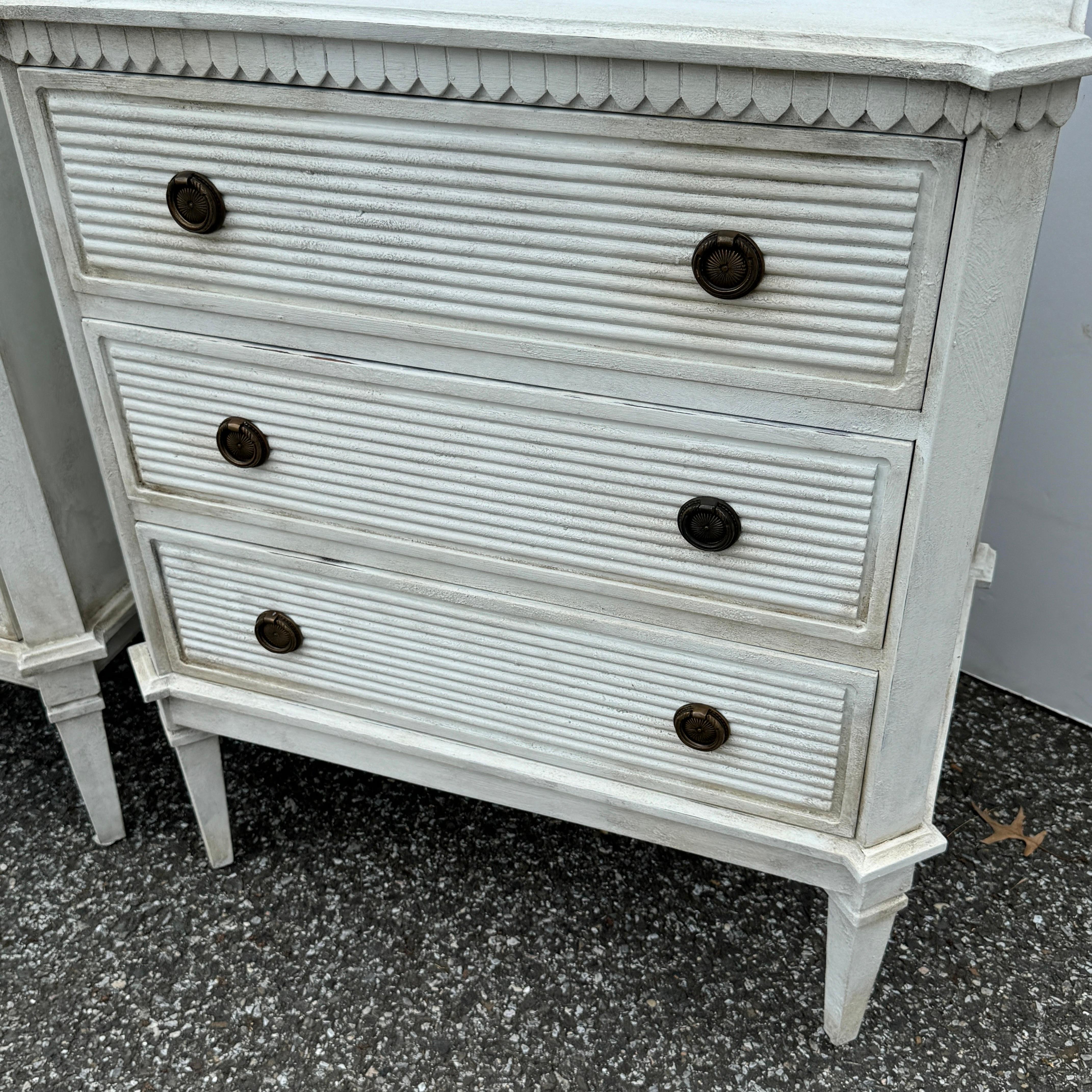 Pair of Reeded Gustavian Style Commodes Chest of Drawers For Sale 4
