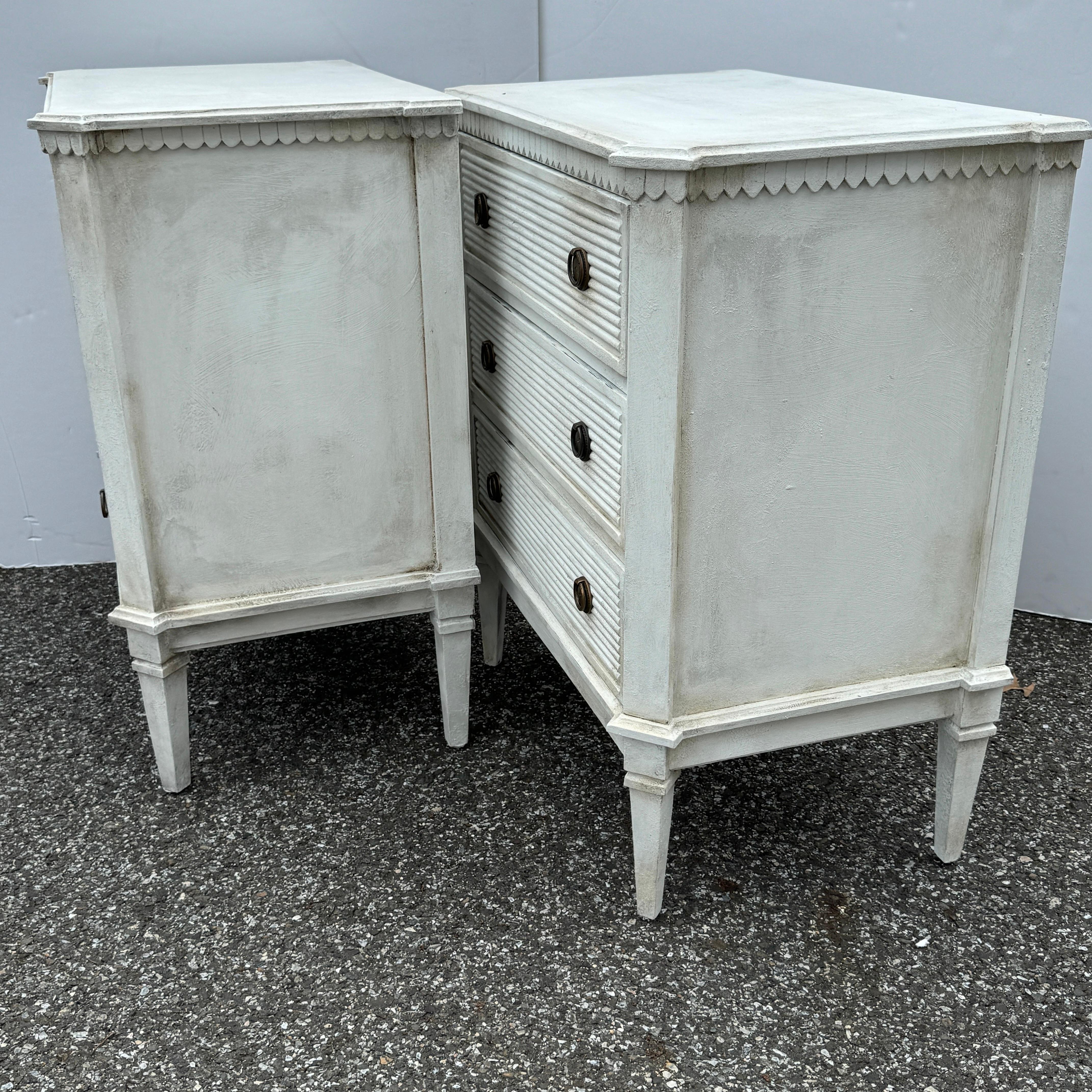 Pair of Reeded Gustavian Style Commodes Chest of Drawers For Sale 7
