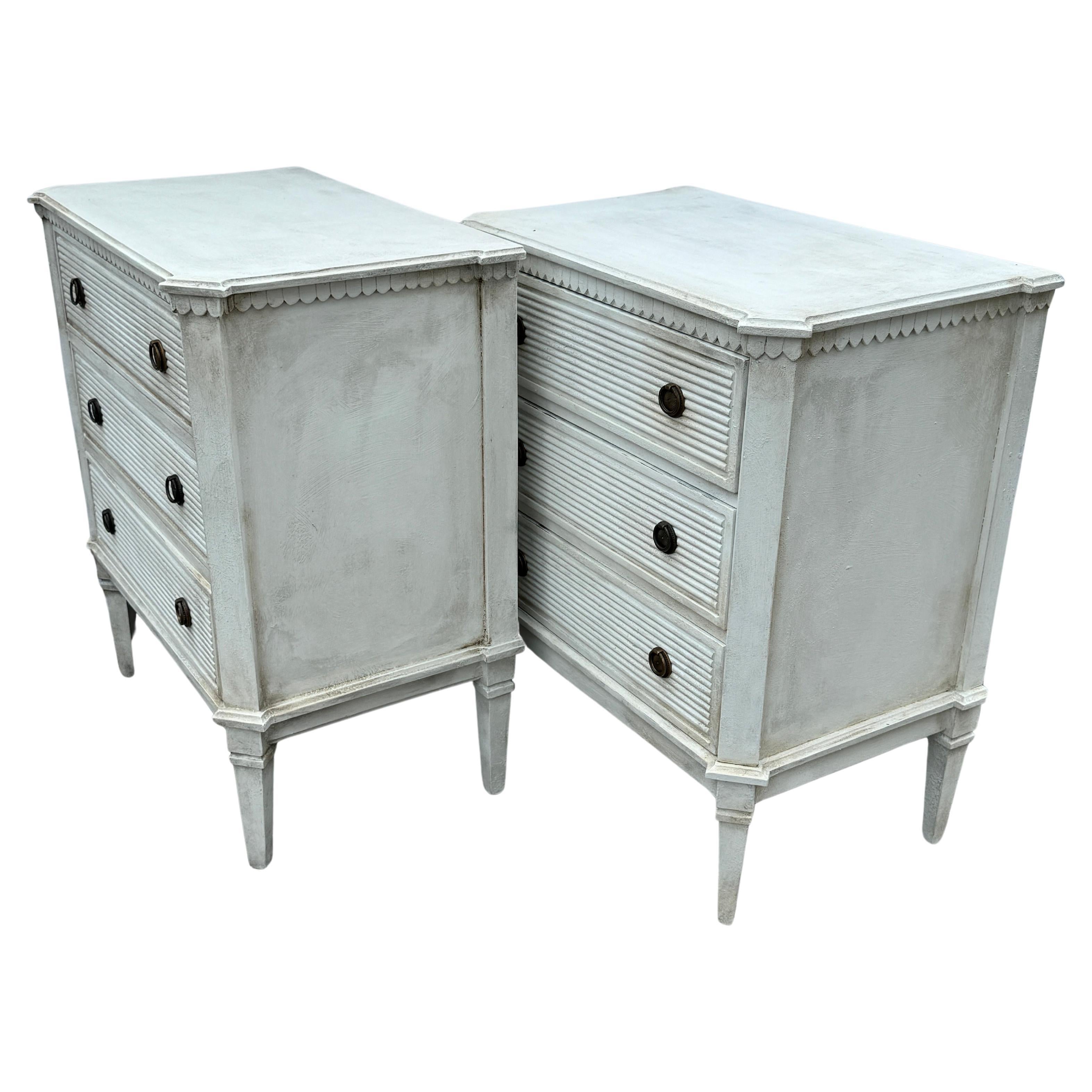 Swedish Pair of Reeded Gustavian Style Commodes Chest of Drawers For Sale