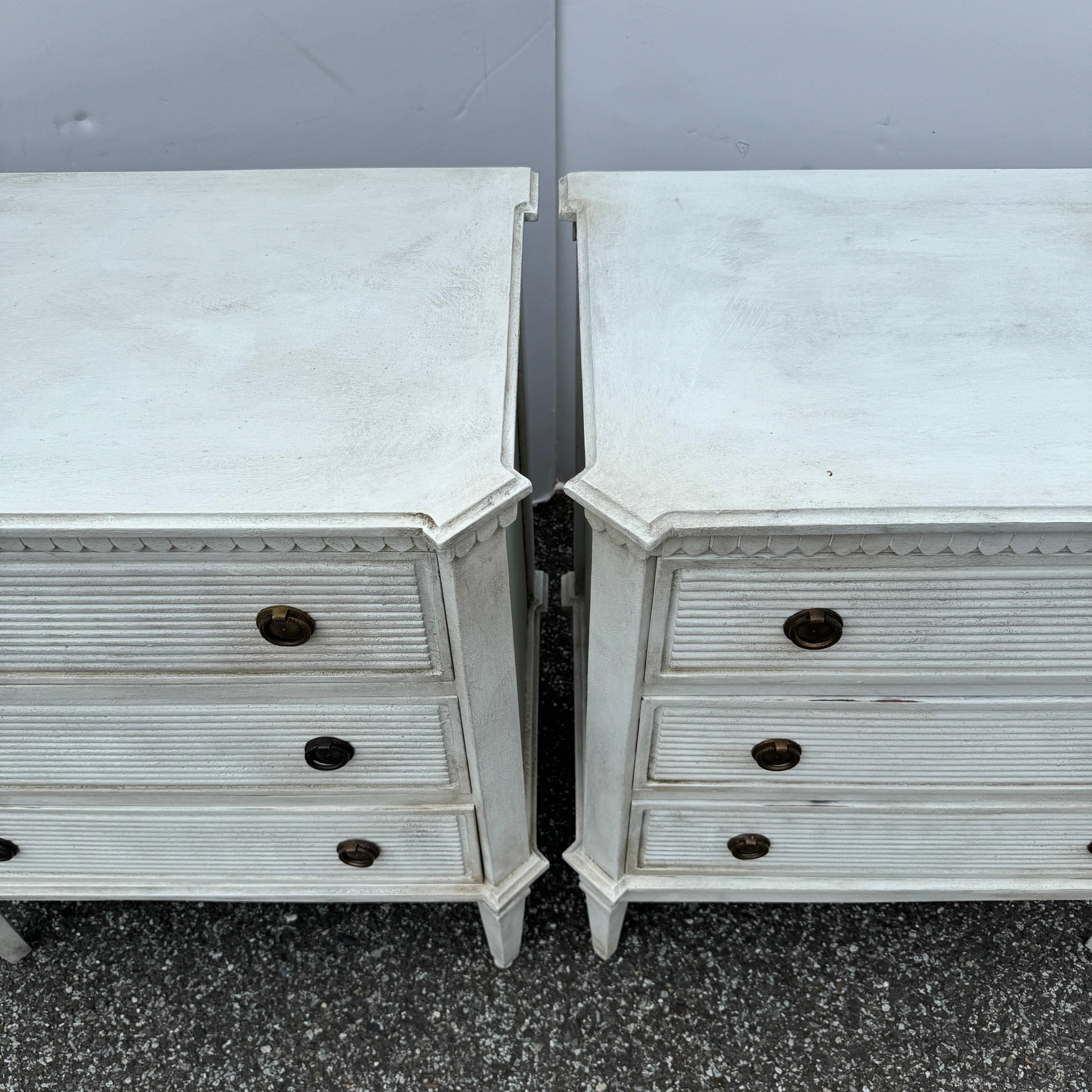 Contemporary Pair of Reeded Gustavian Style Commodes Chest of Drawers For Sale