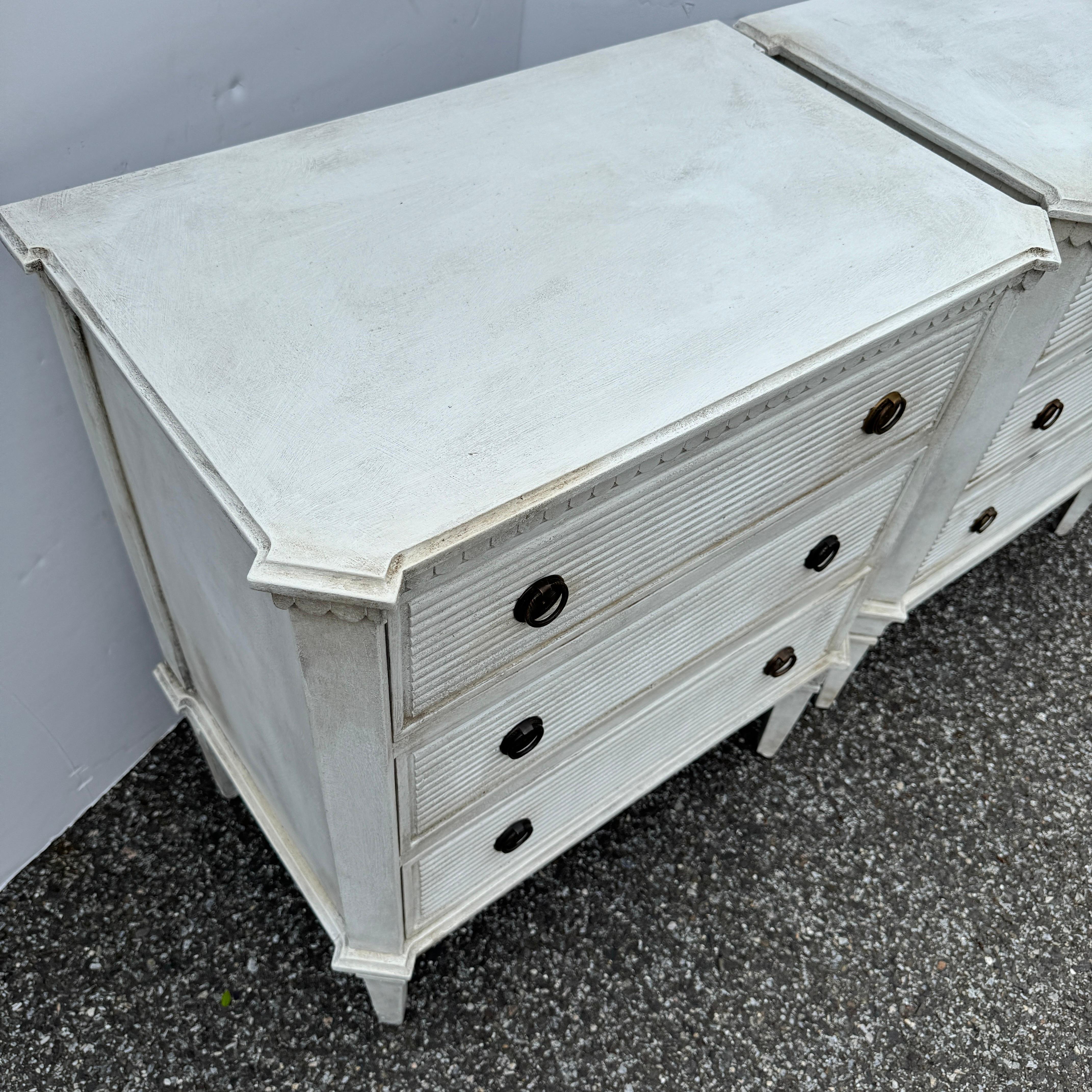 Brass Pair of Reeded Gustavian Style Commodes Chest of Drawers For Sale