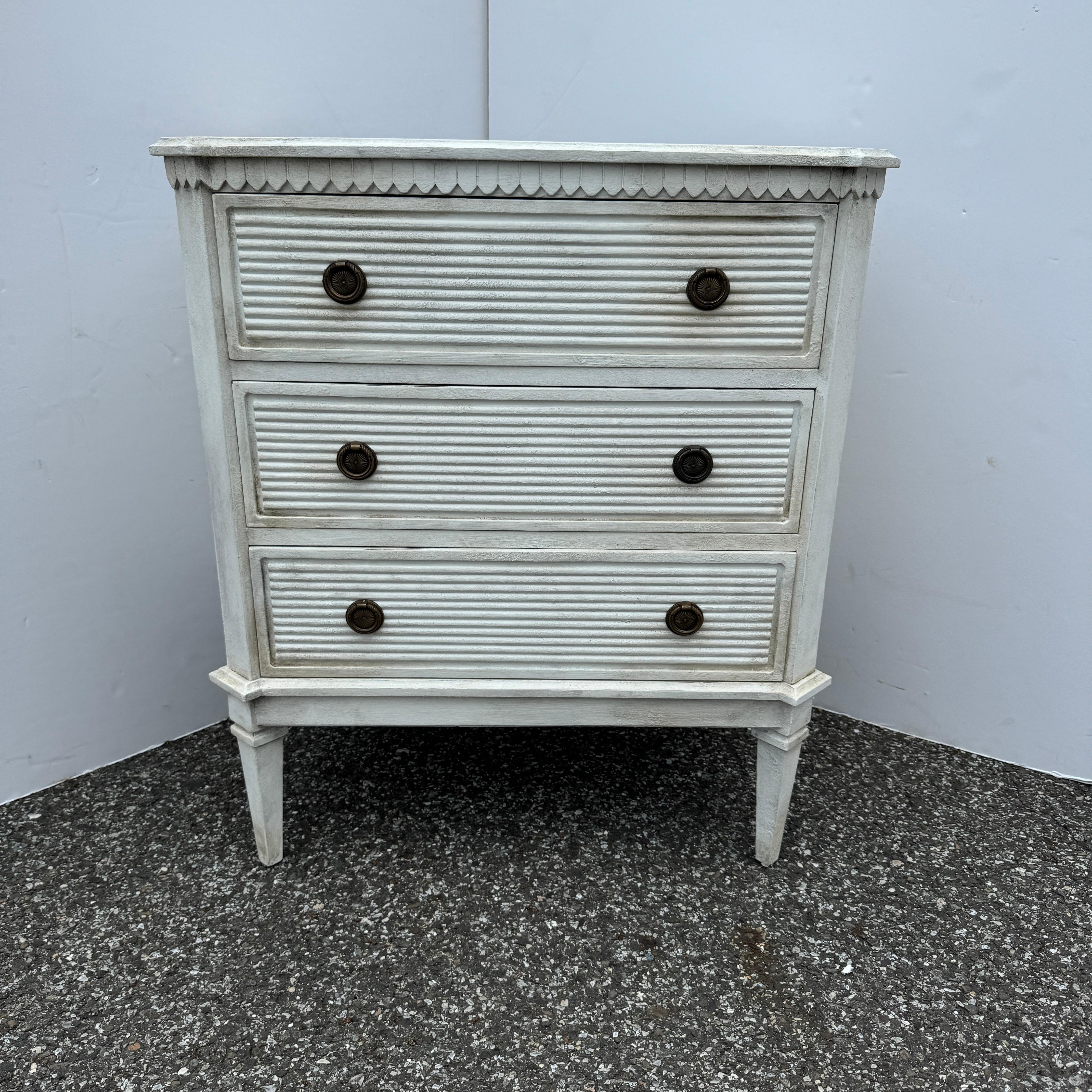 Pair of Reeded Gustavian Style Commodes Chest of Drawers For Sale 1