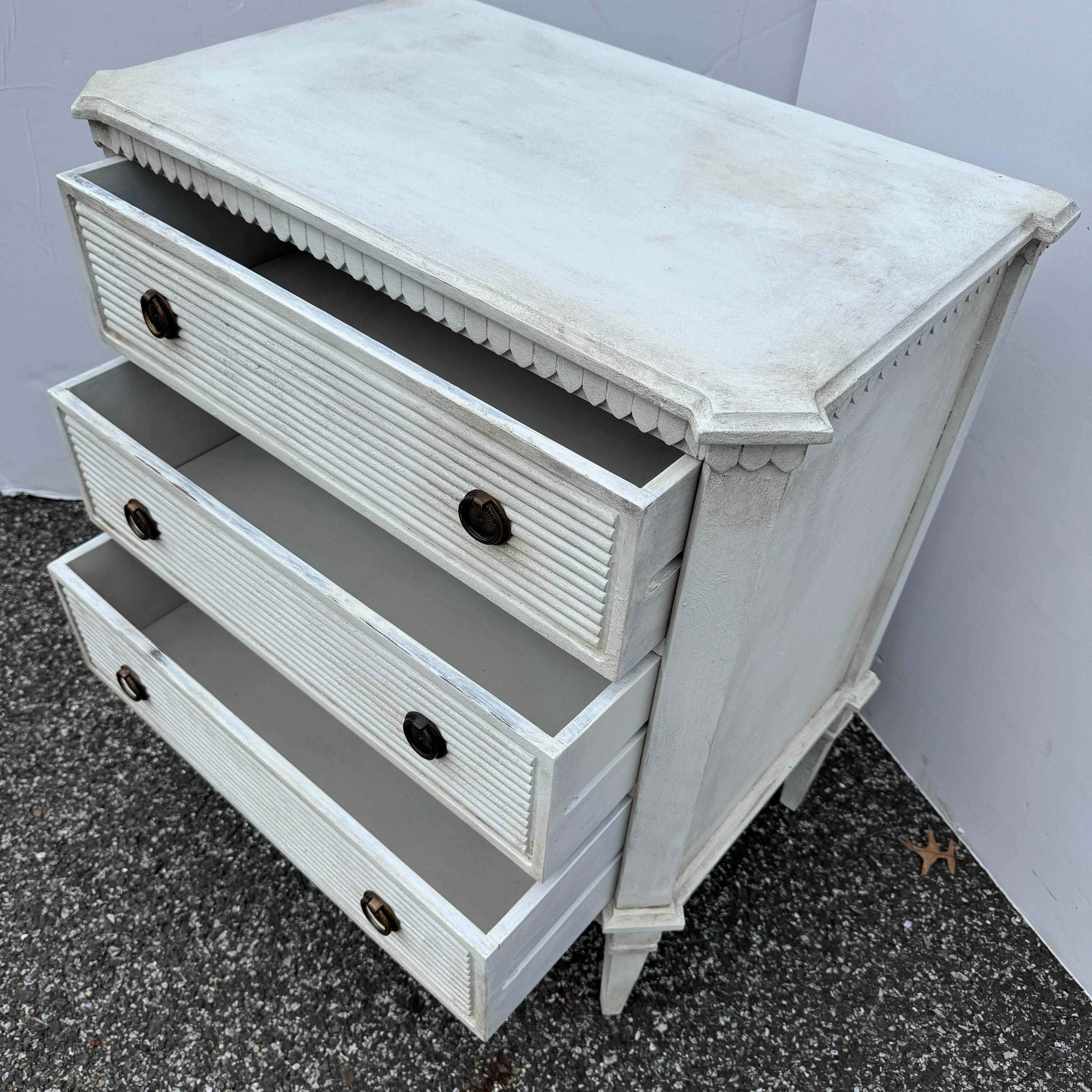 Pair of Reeded Gustavian Style Commodes Chest of Drawers For Sale 2
