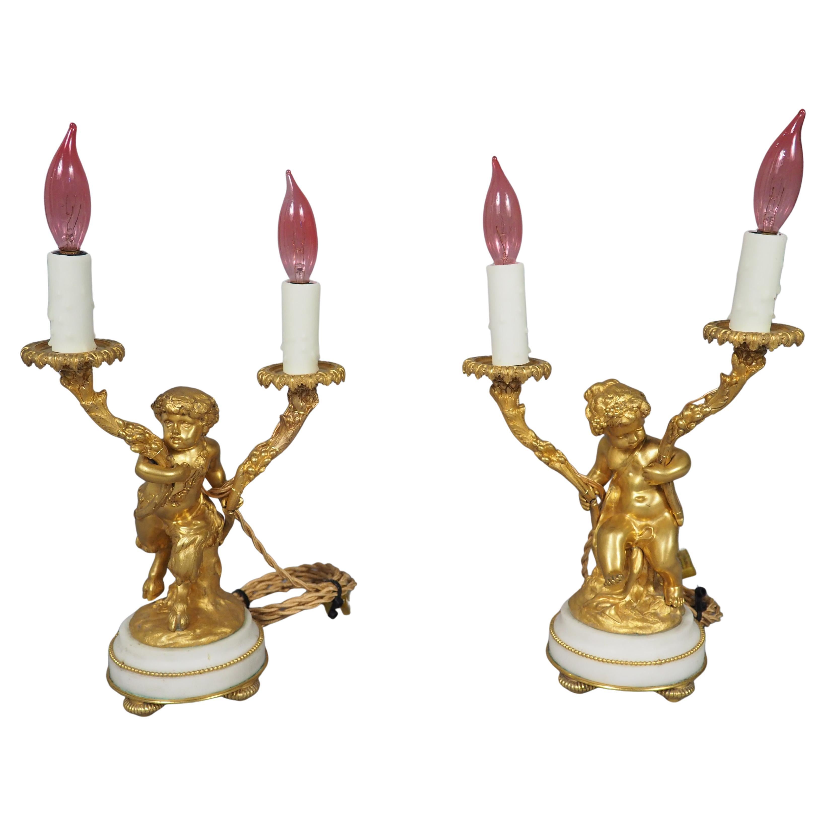 Paire de lampes candélabres raffinées de style Louis XVI A.I.C. C. bronze doré et marbre