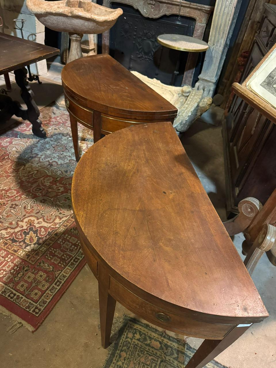 Pair of refined consoles, half-moon shaped wooden game tables, Italy en venta 3