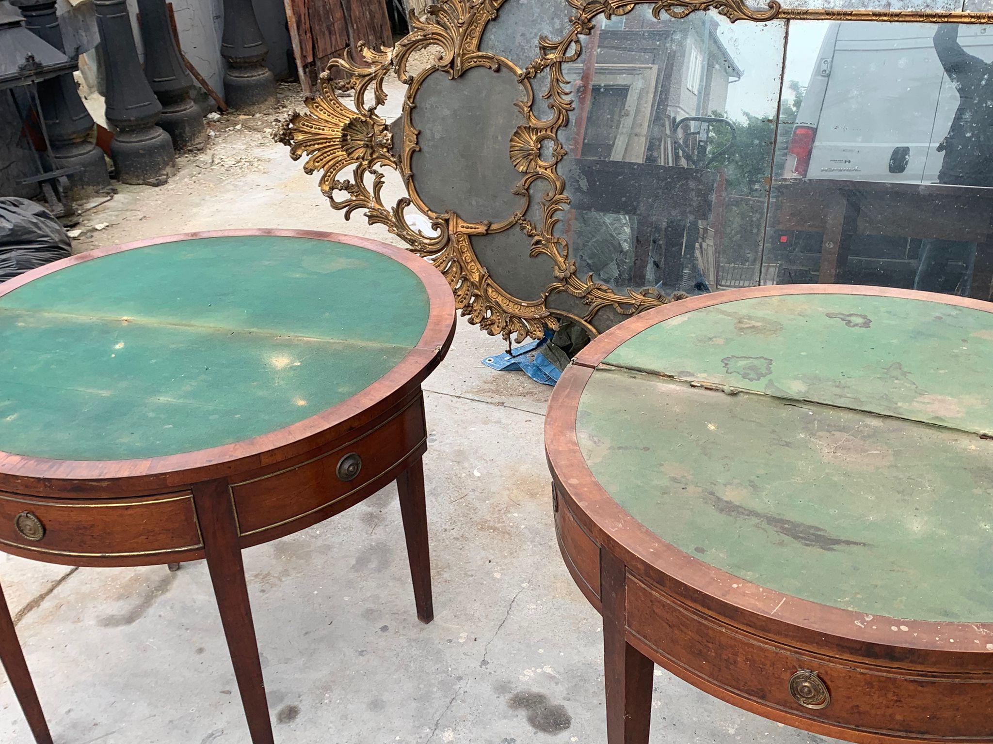 Pair of refined consoles, half-moon shaped wooden game tables, Italy en Bueno estado para la venta en Cuneo, Italy (CN)