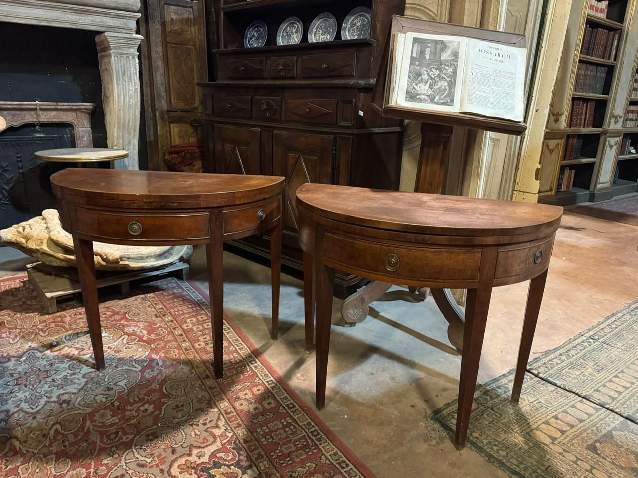 Pair of refined consoles, half-moon shaped wooden game tables, Italy en venta 2