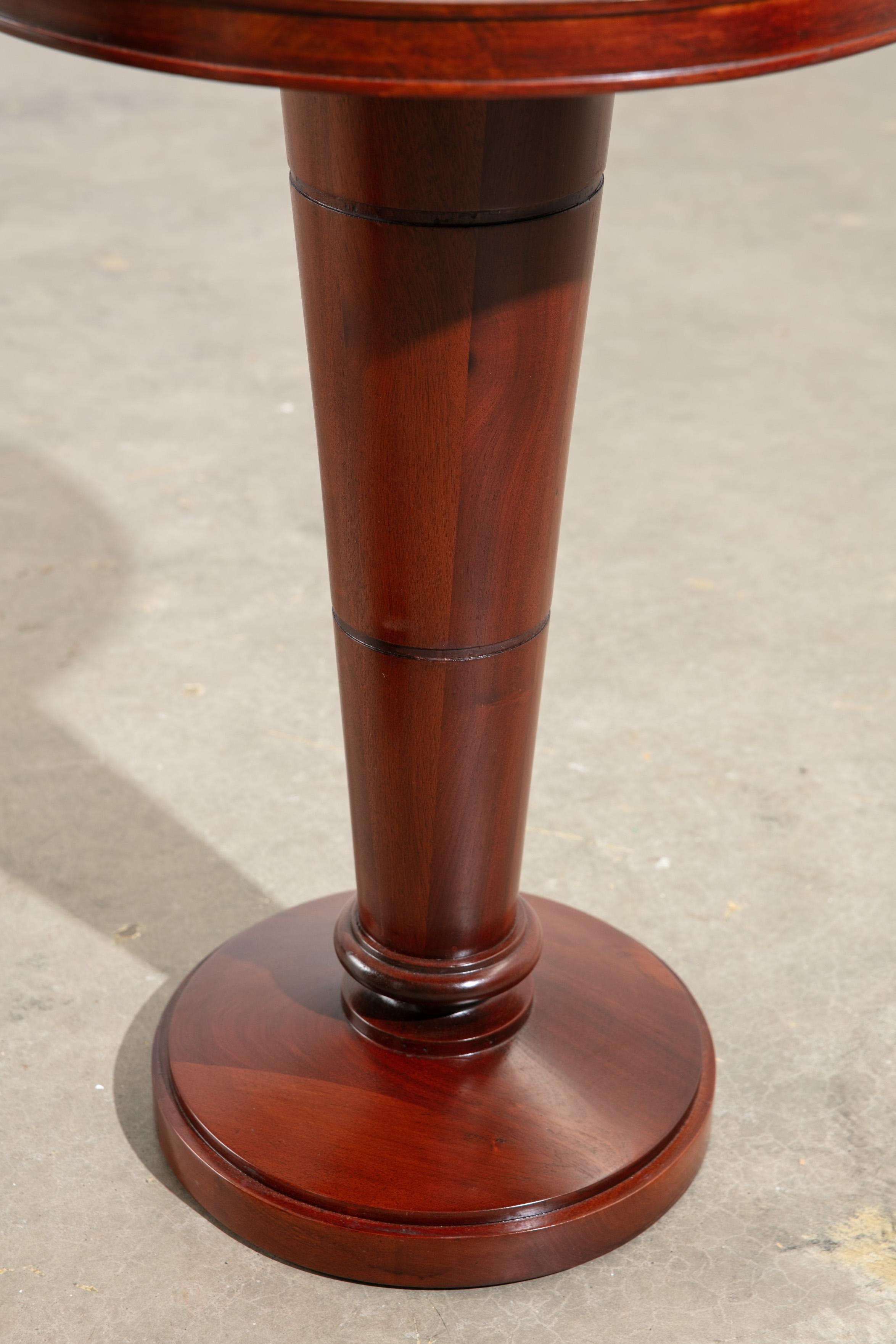 Pair of Refinished 1940's Mahogany Gueridons/Side Tables with Bead Inlay For Sale 4