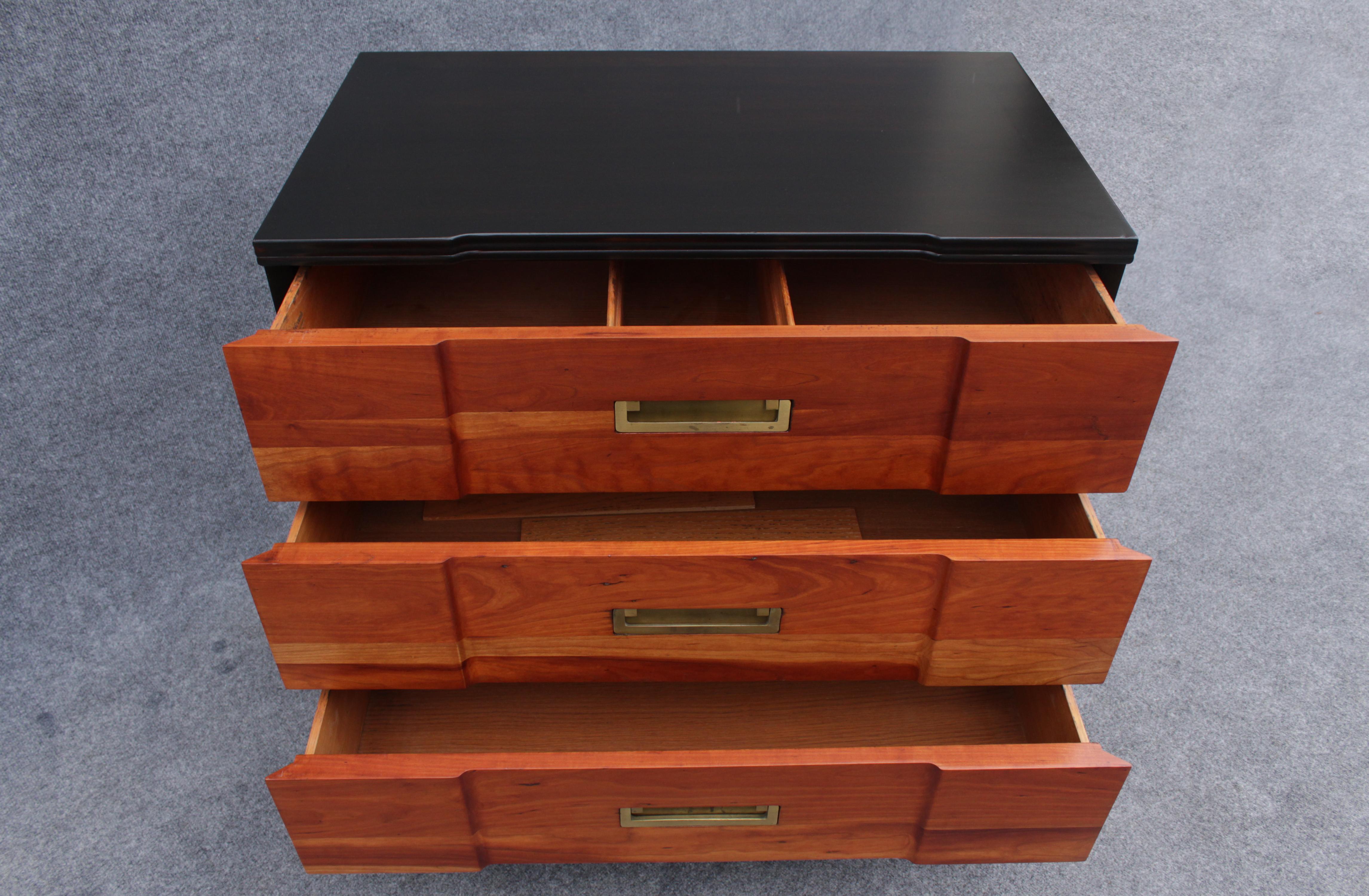 Pair of Refinished John Clingman for Widdicomb Bachelors Chests Walnut & Brass For Sale 6
