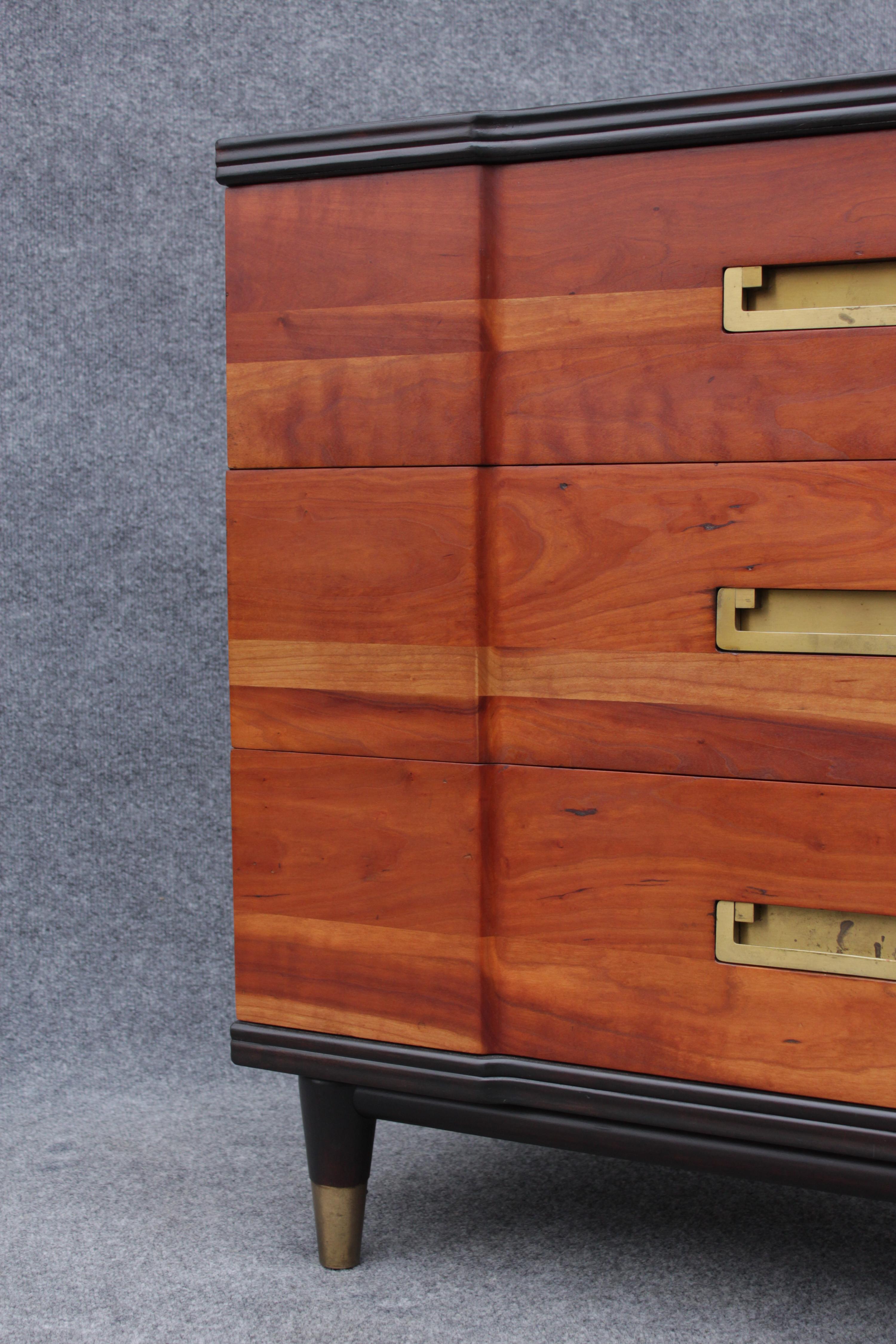 Pair of Refinished John Clingman for Widdicomb Bachelors Chests Walnut & Brass For Sale 8