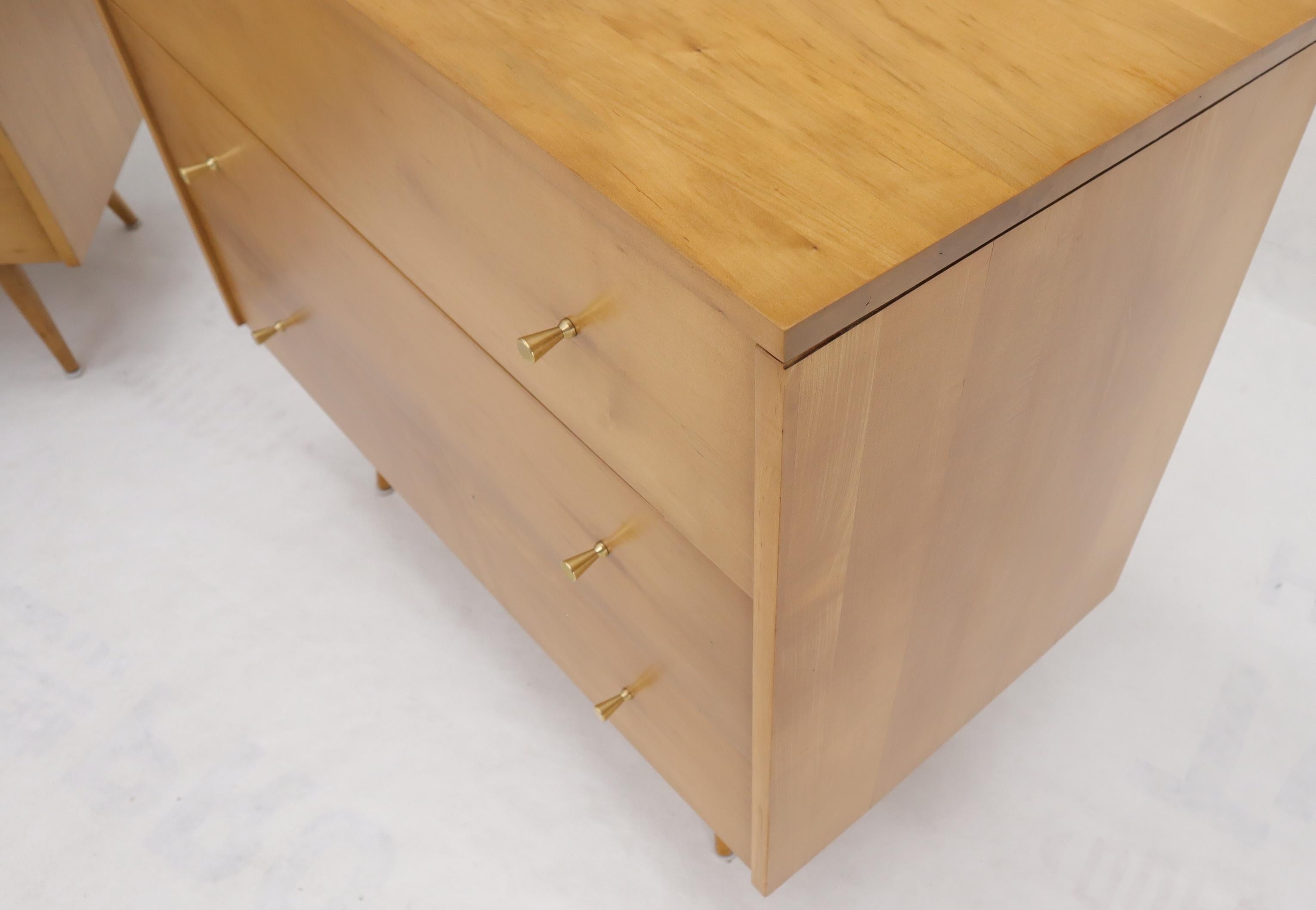 Pair of Refinished Paul McCobb Three Drawers Dressers Planner Group Tapered Legs For Sale 4
