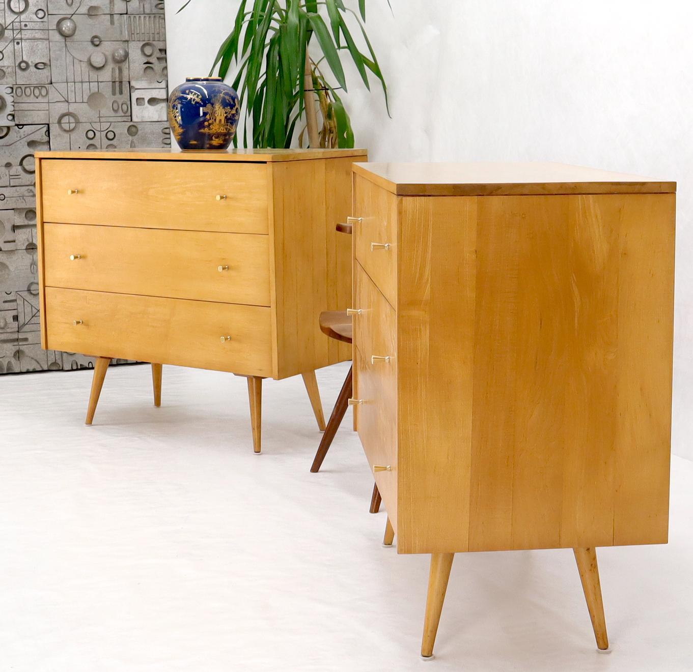 American Pair of Refinished Paul McCobb Three Drawers Dressers Planner Group Tapered Legs For Sale