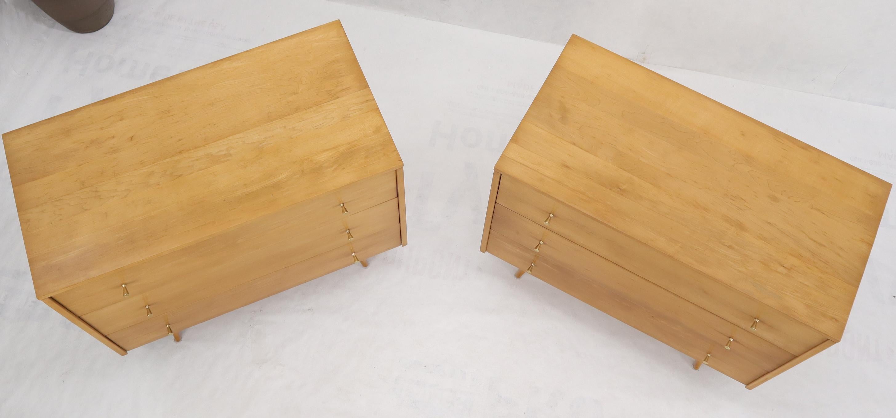 Pair of Refinished Paul McCobb Three Drawers Dressers Planner Group Tapered Legs For Sale 1