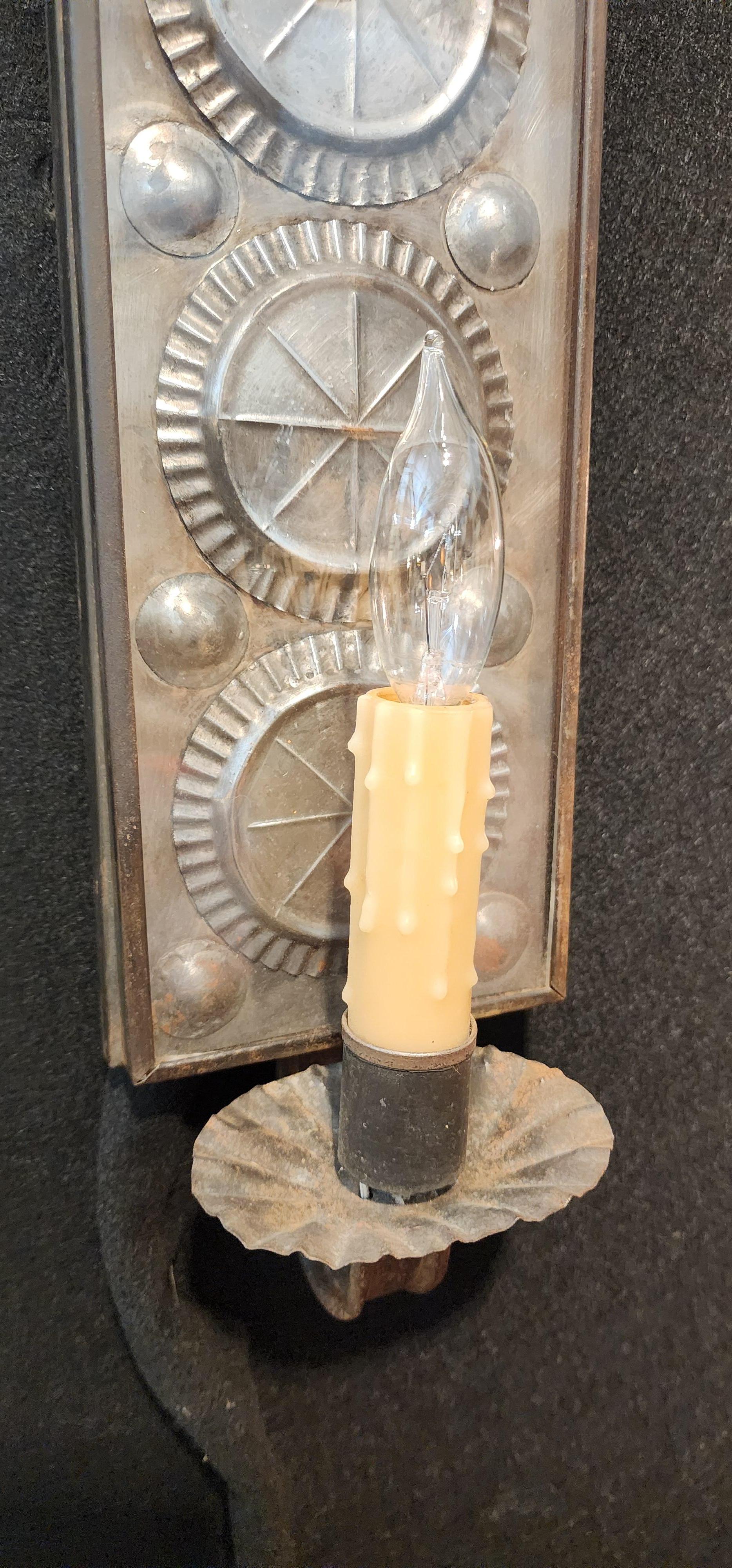 Pair of Reflector Wall Sconces in Pewter and Tin im Zustand „Hervorragend“ im Angebot in Hudson, NY