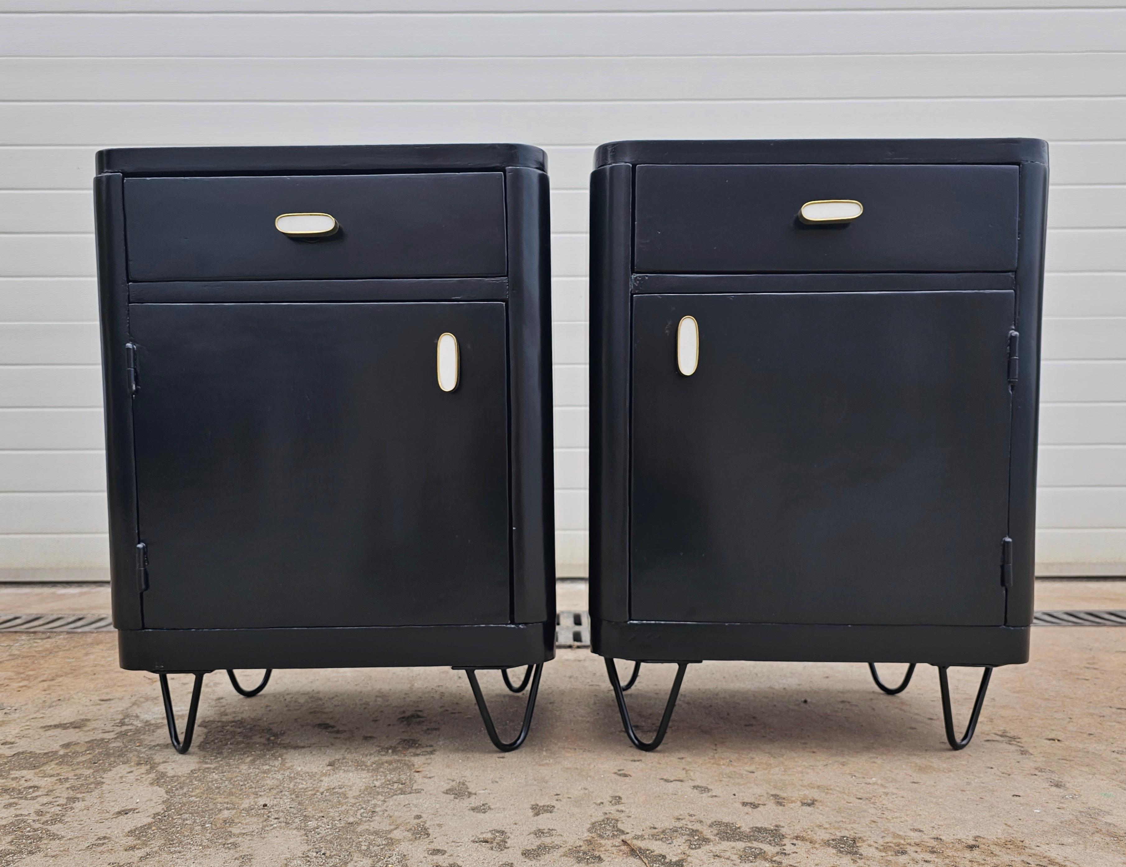 Pair of Refurbisged Black Art Deco Night Stands, Yugoslavia 1930s In Good Condition For Sale In Beograd, RS