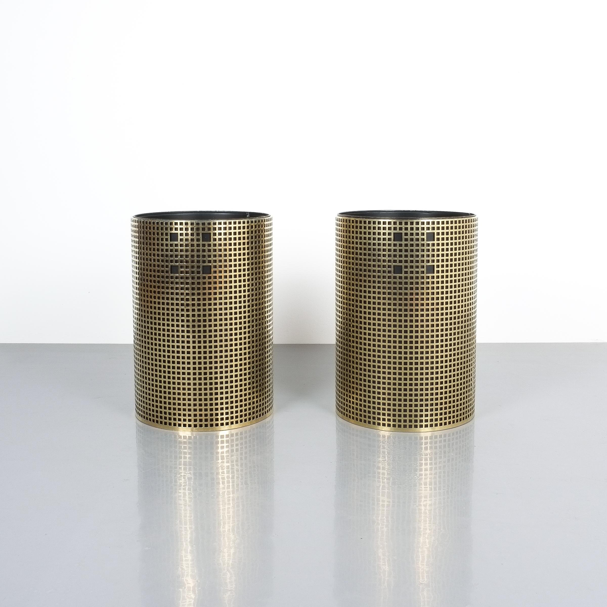 Pair of refurbished Josef Hoffmann style trashcans, waste paper baskets or trash bins, Austria, 1950. Brass cage with black metal insert. 11“ x 15.74“. Very good refurbished condition, newly polished brass.