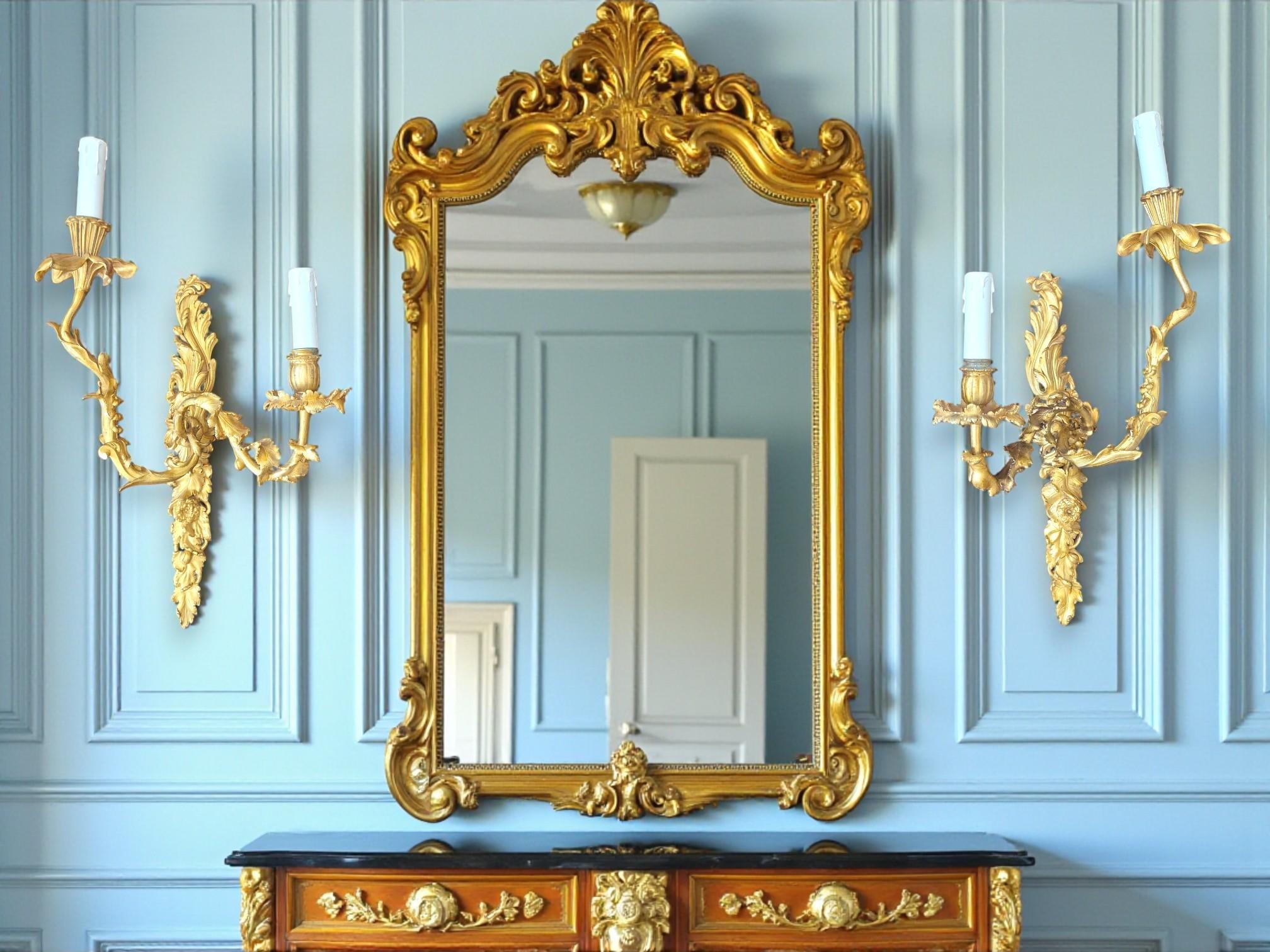 Pair of Régence-Style Gilt Bronze Two-Lights Wall Sconces, 19th century Dorado en venta