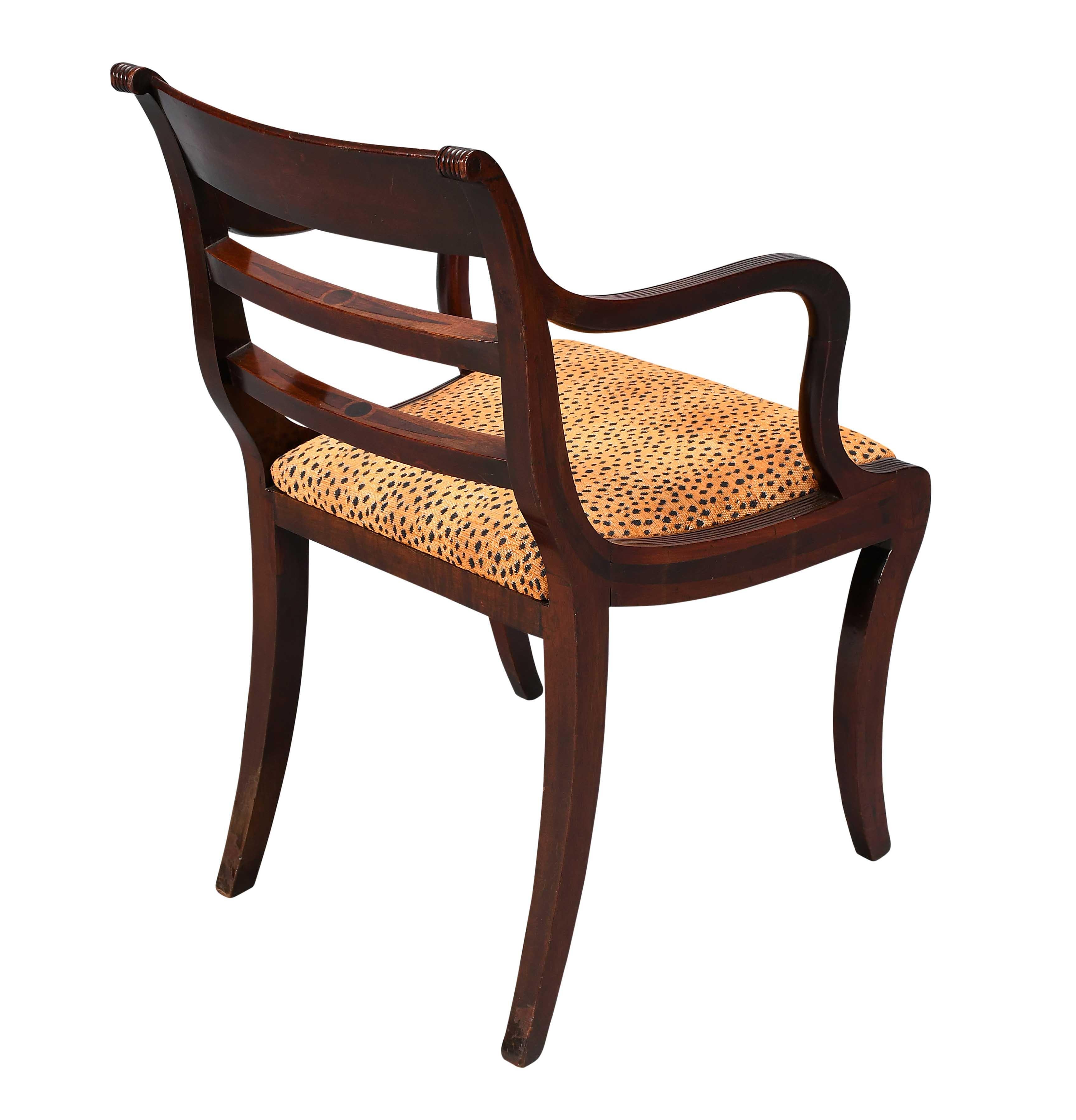 Paire de fauteuils Regency en vente 4