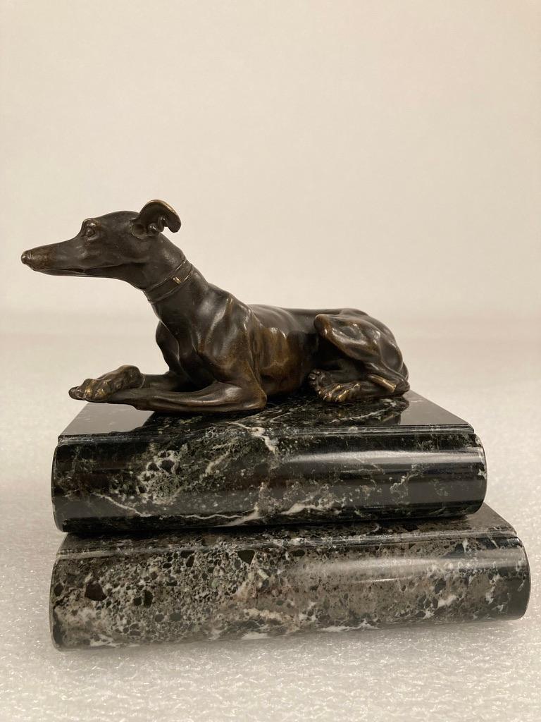 Pair of Regency Bronze Figures of Reclining Whippets on Green Marble Bases In Good Condition For Sale In Stamford, CT
