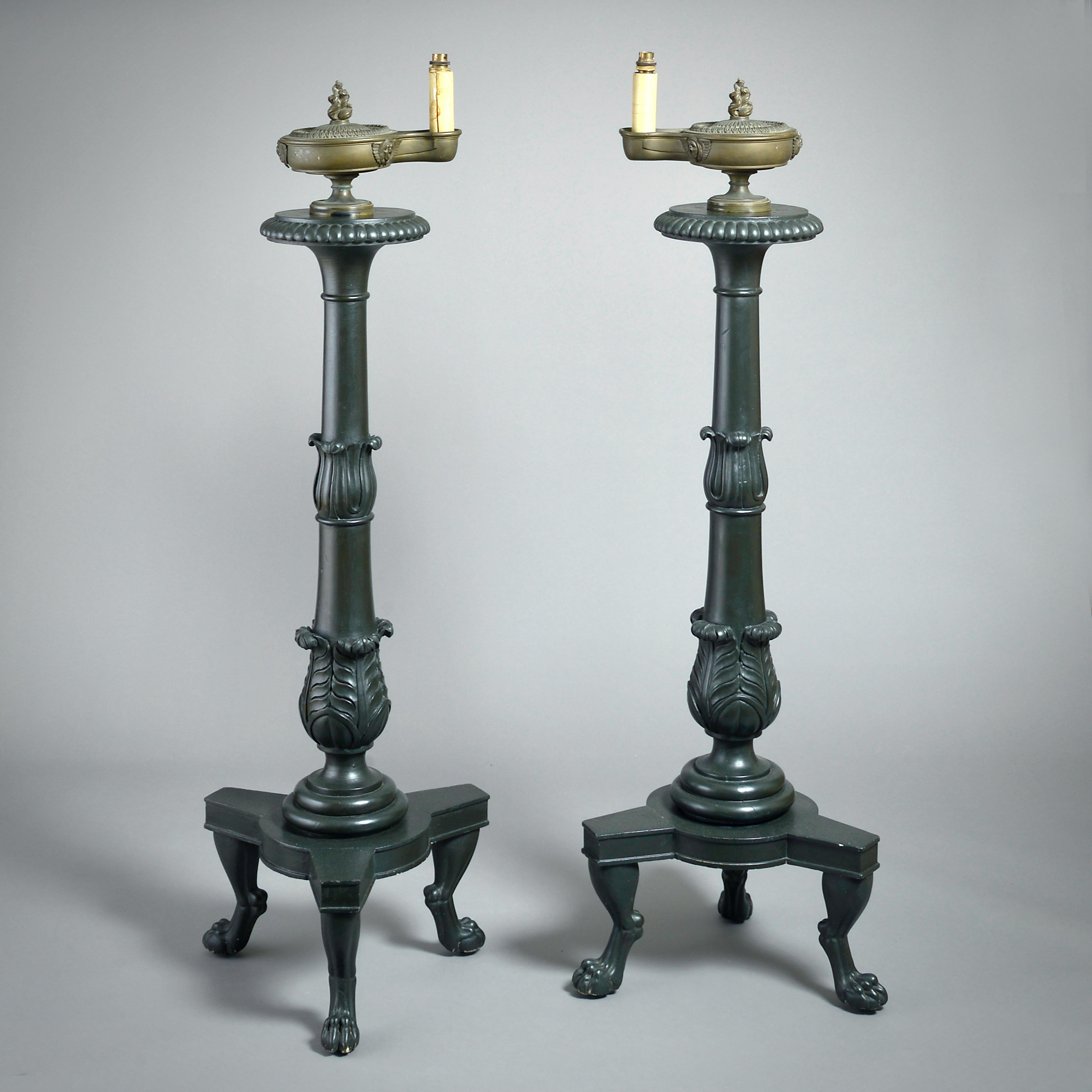 UNE JOLIE PAIRE DE TORCHÈRES BRONZÉES DE LA RÉGENCE AVEC LEURS LAMPES DE COLZA EN BRASSIN D'ORIGINE, Circa 1815.
