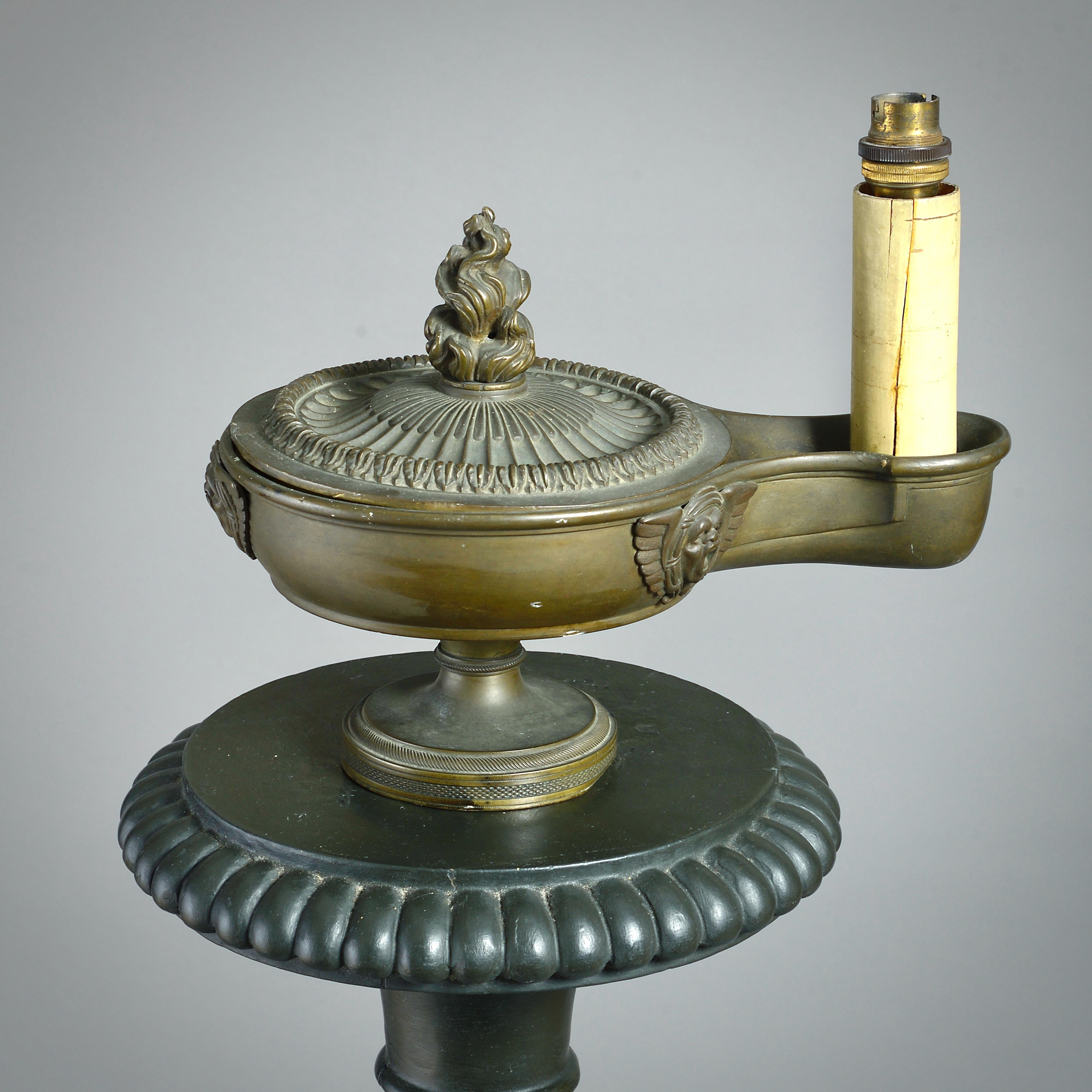 XIXe siècle Paire de torchères Regency en bronze en vente